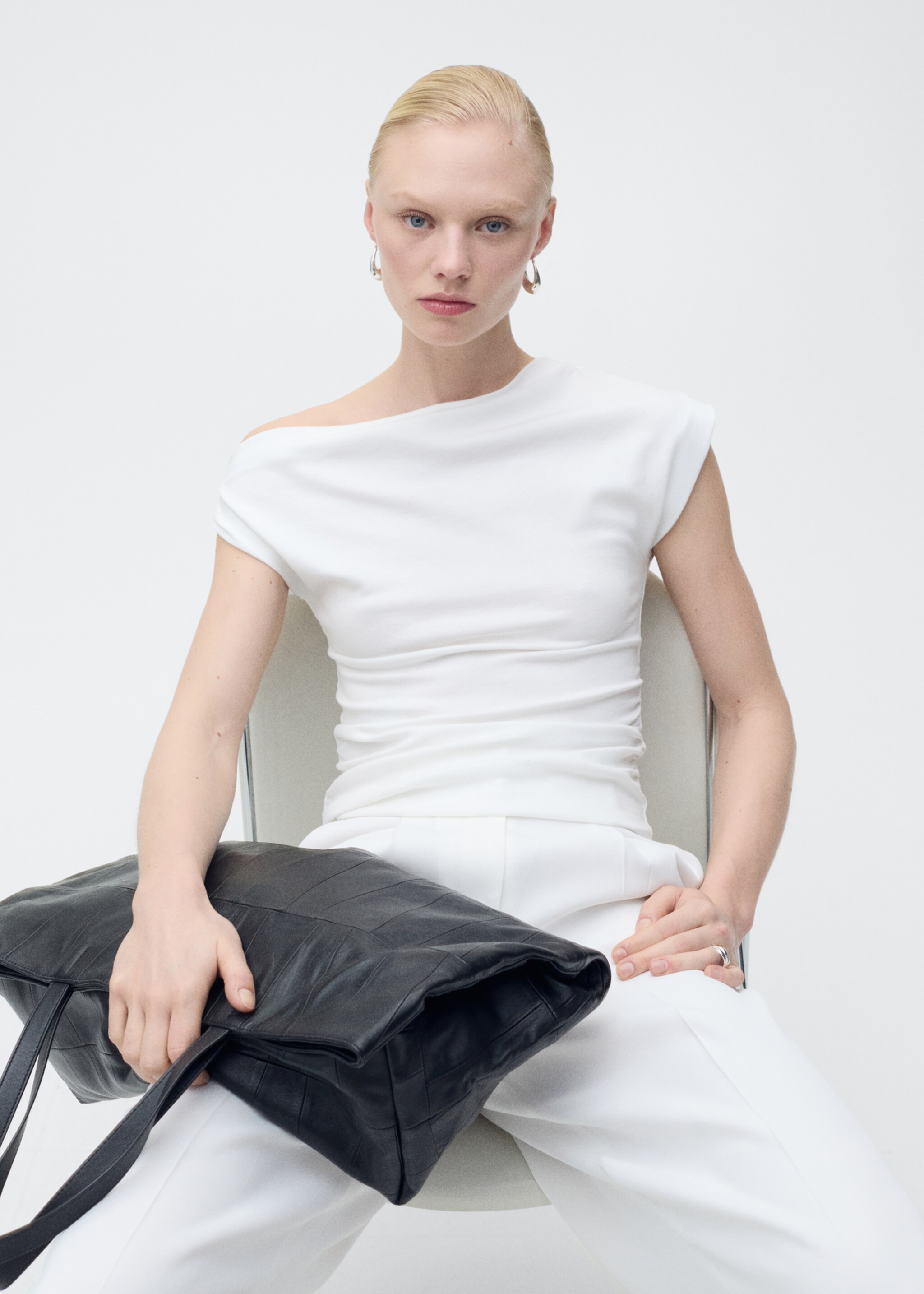 Asymmetrical fitted top - Details of the article 6