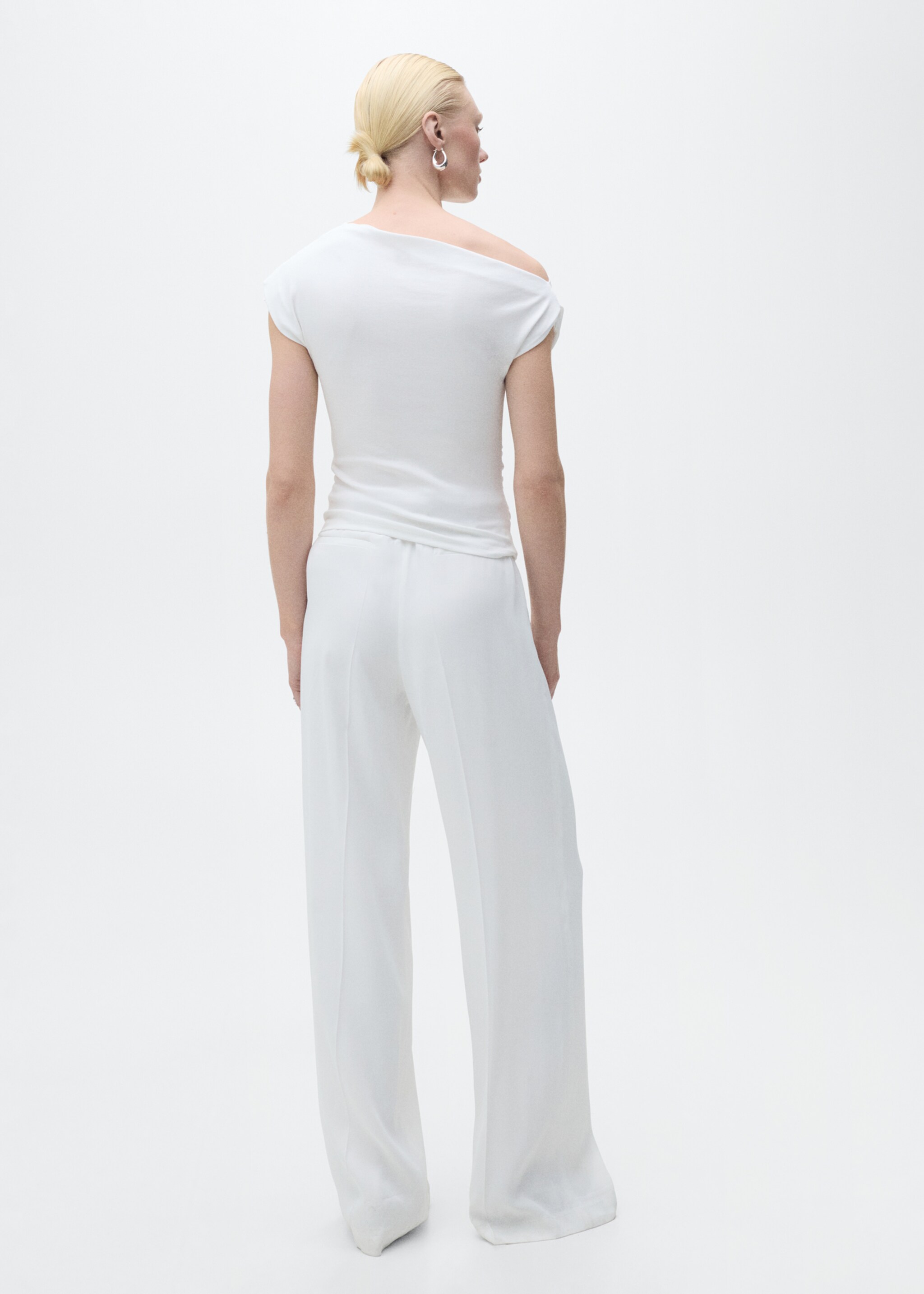 Asymmetrical fitted top - Reverse of the article