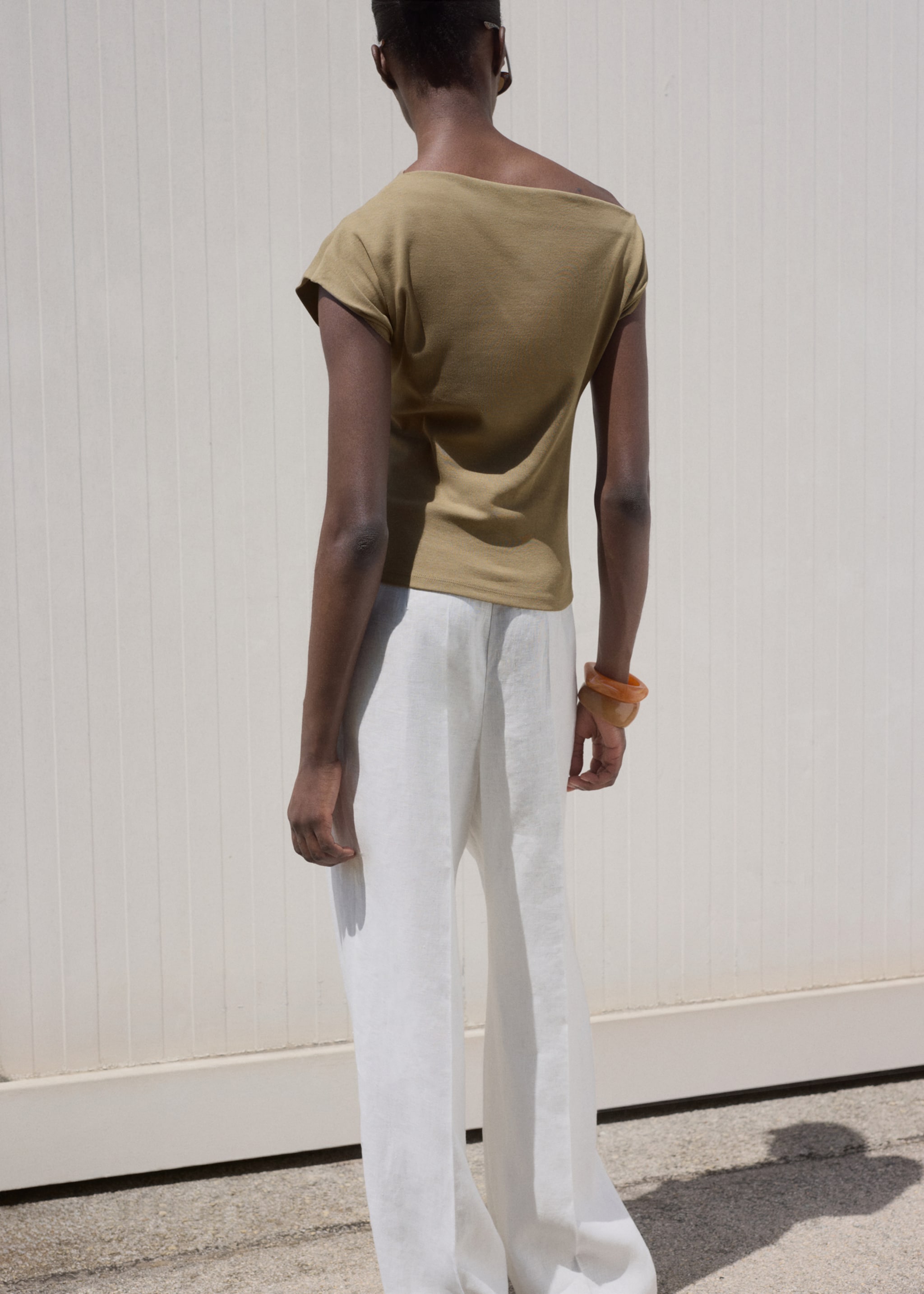Asymmetrical fitted top - Reverse of the article