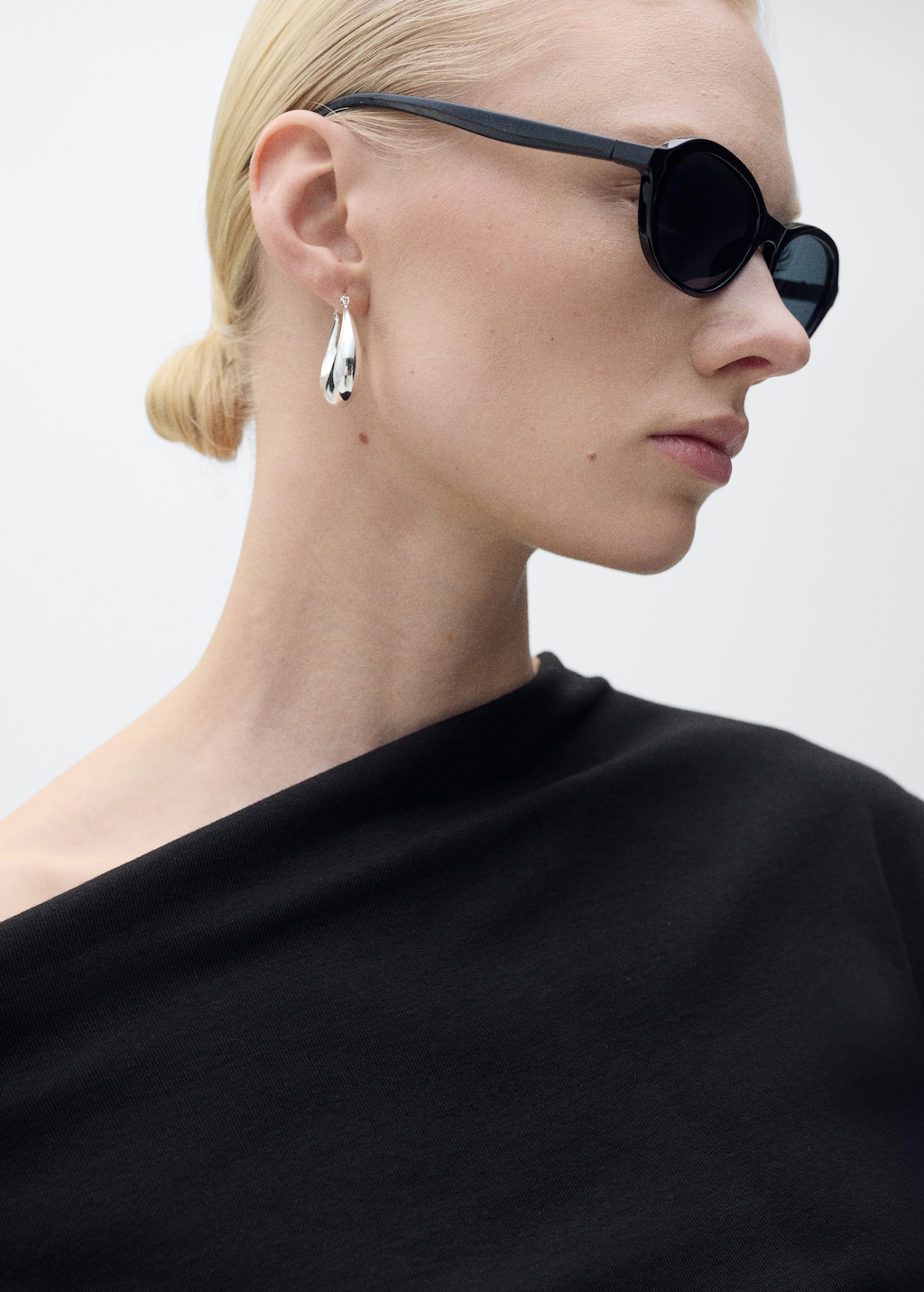 Cotton top with asymmetrical neckline - image 4