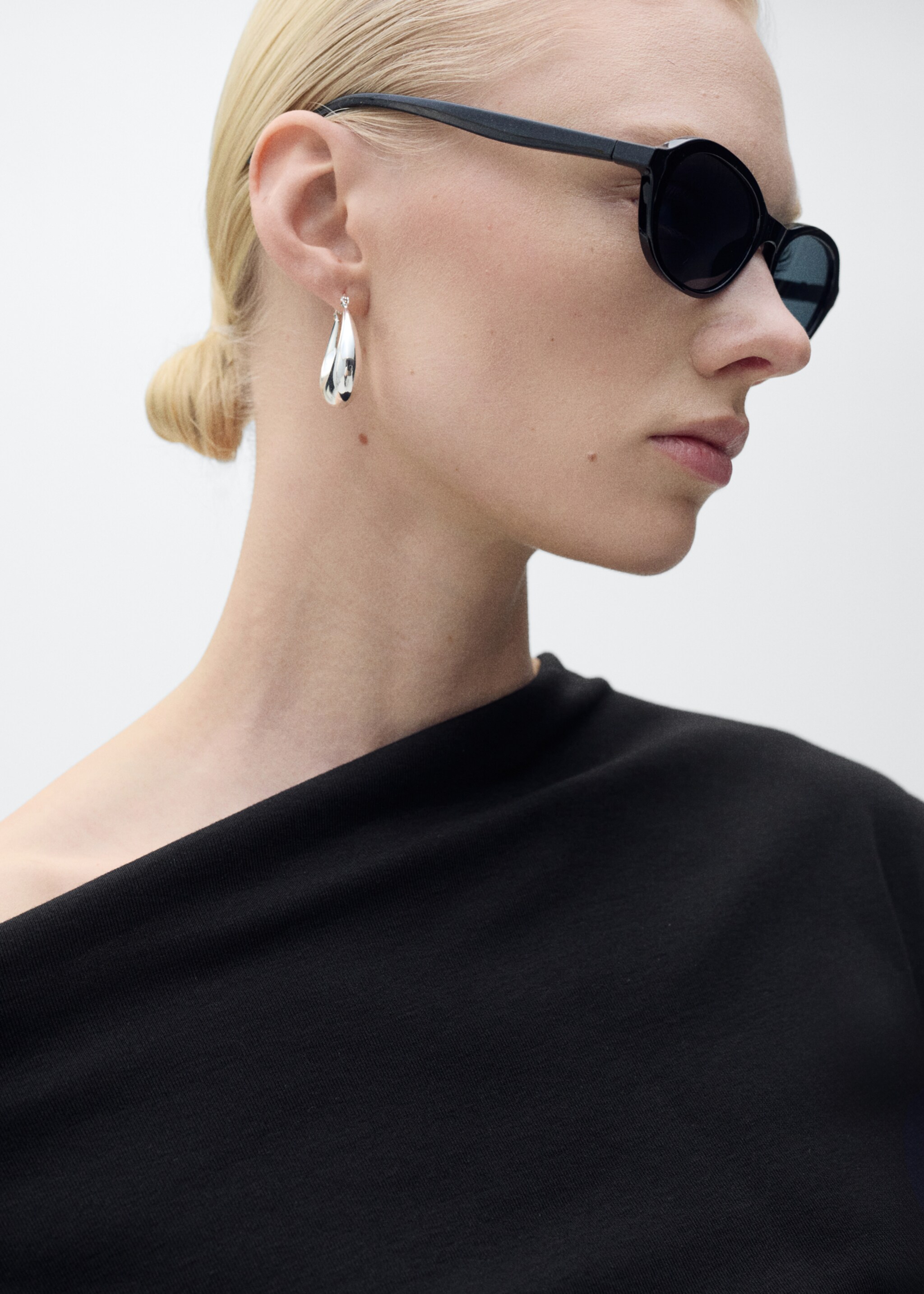 Asymmetrical fitted top - Details of the article 1