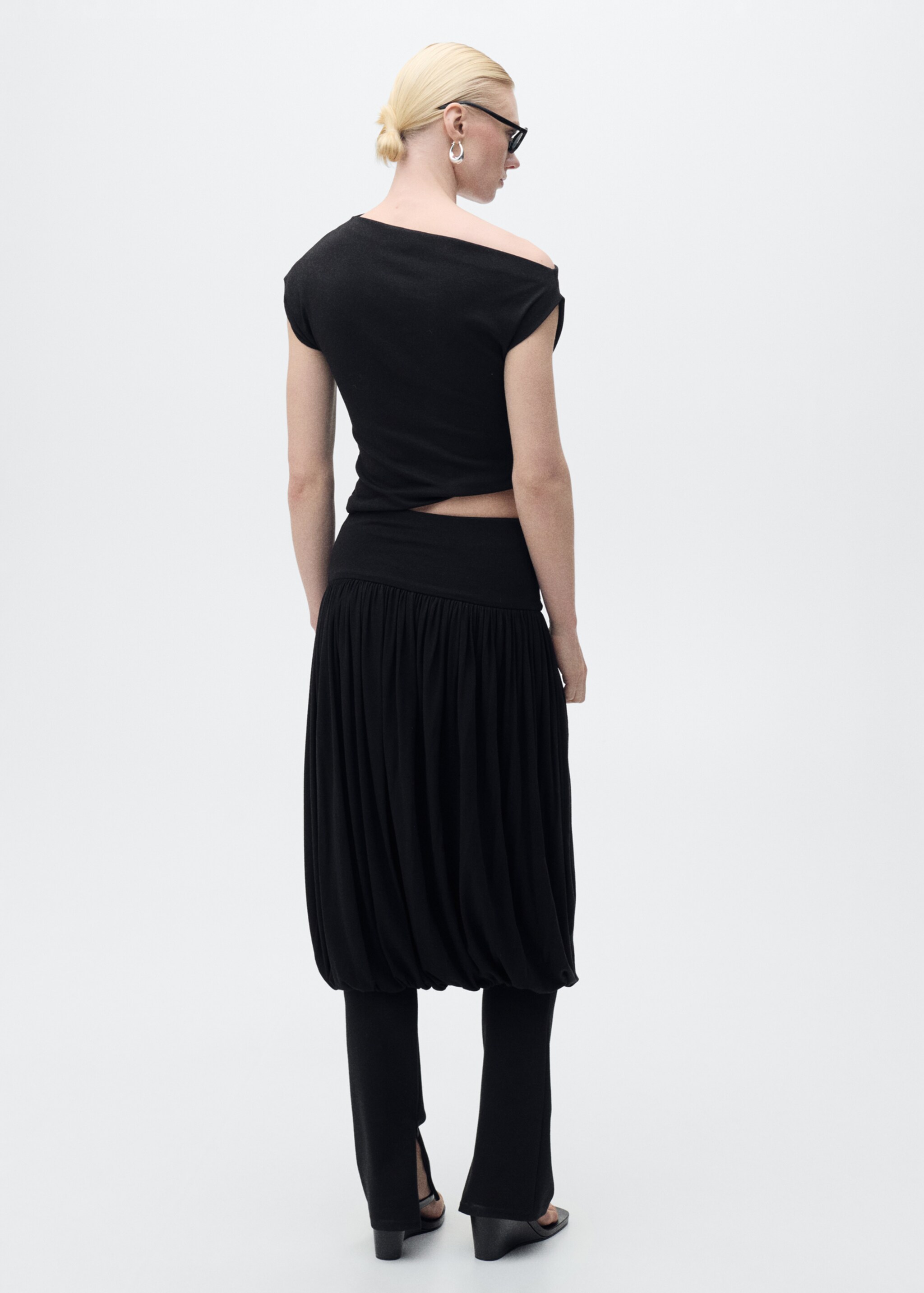 Asymmetrical fitted top - Reverse of the article