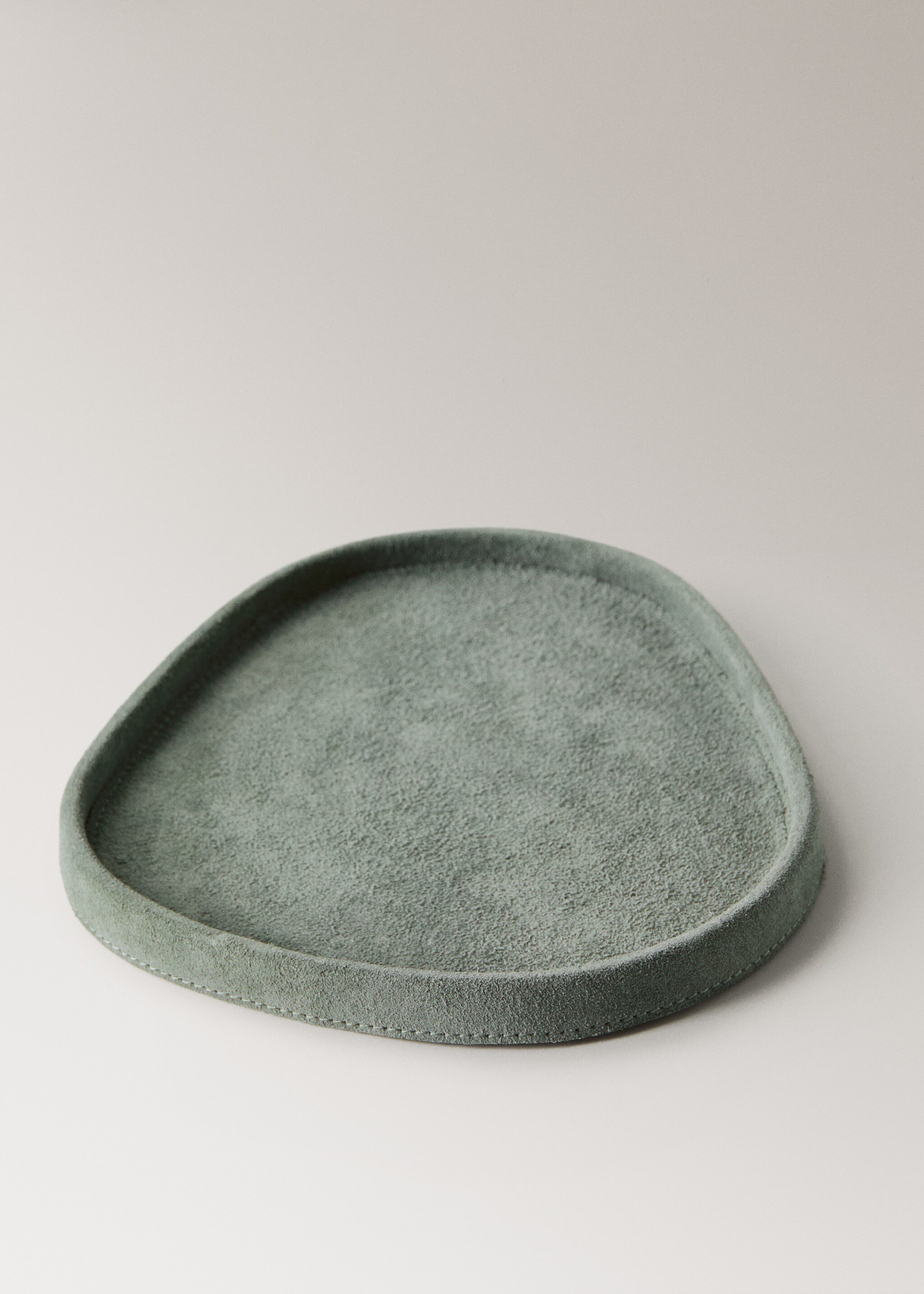 Medium leather tray - Details of the article 1, Forest Green. Ref: 17011294-00.