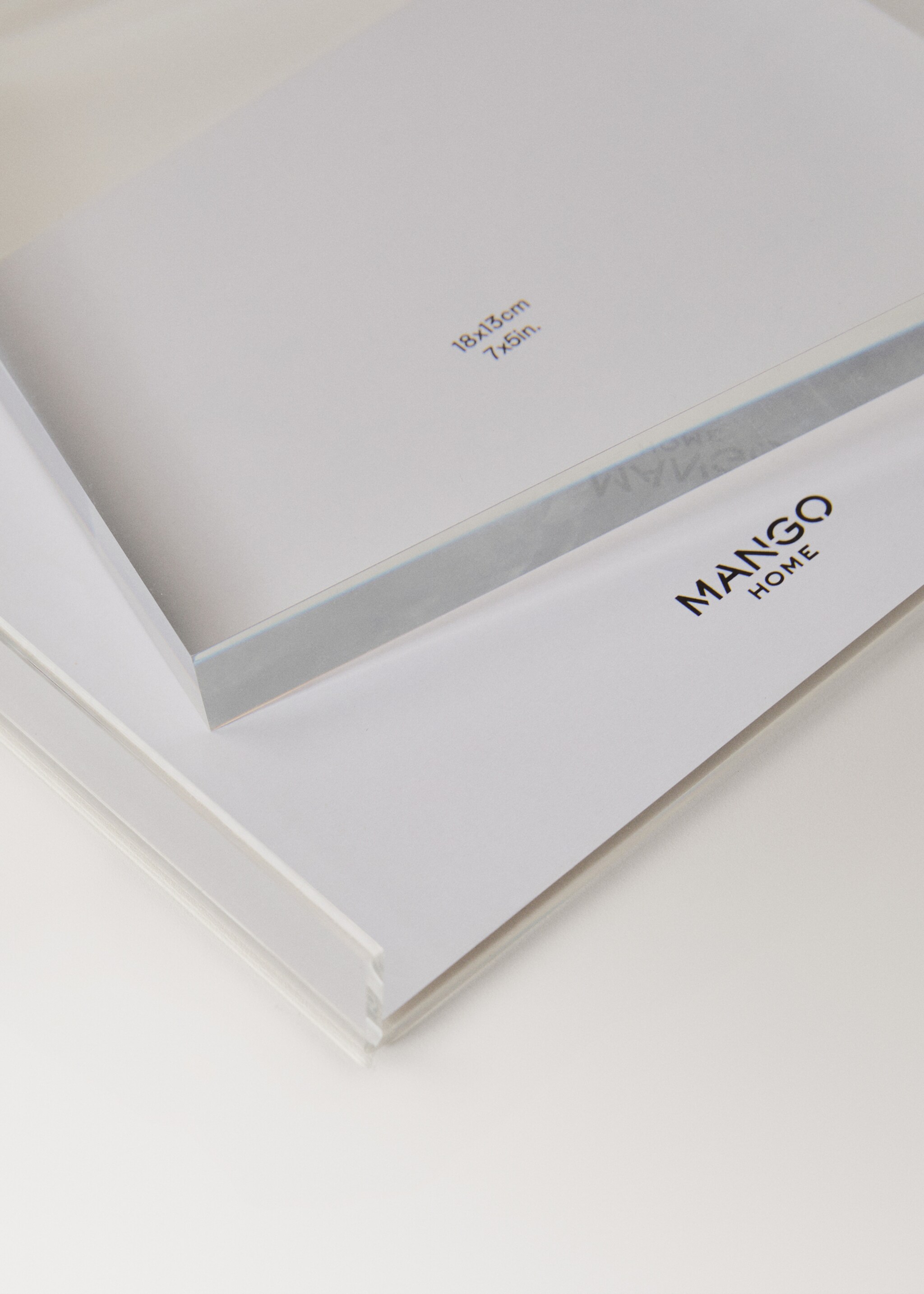 Marco acrílico mediano - Detalle del artículo 2, Negro. Ref: 17011529-00.