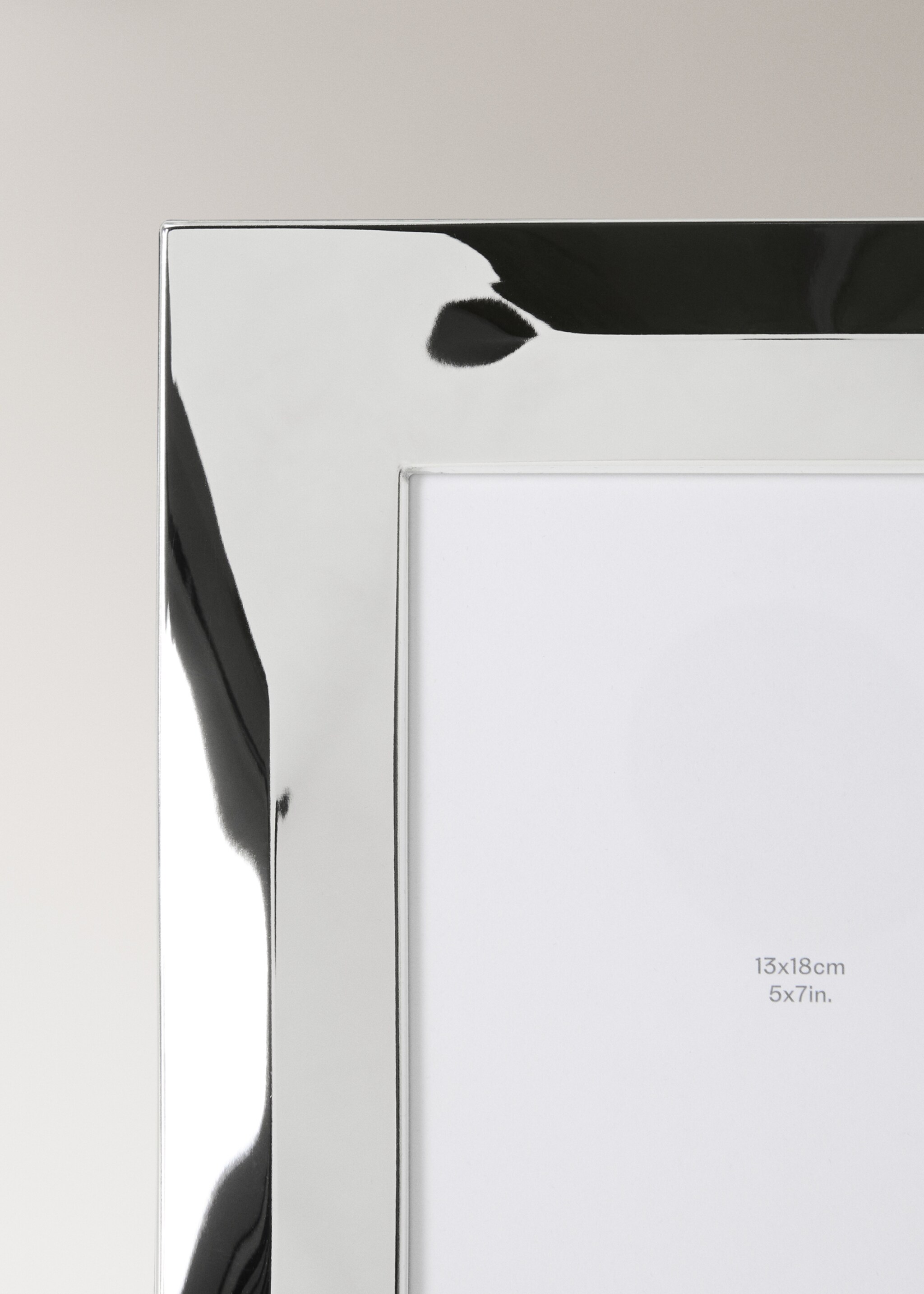 Metal frame with waves - Details of the article 2, Silver. Ref: 17011530-00.