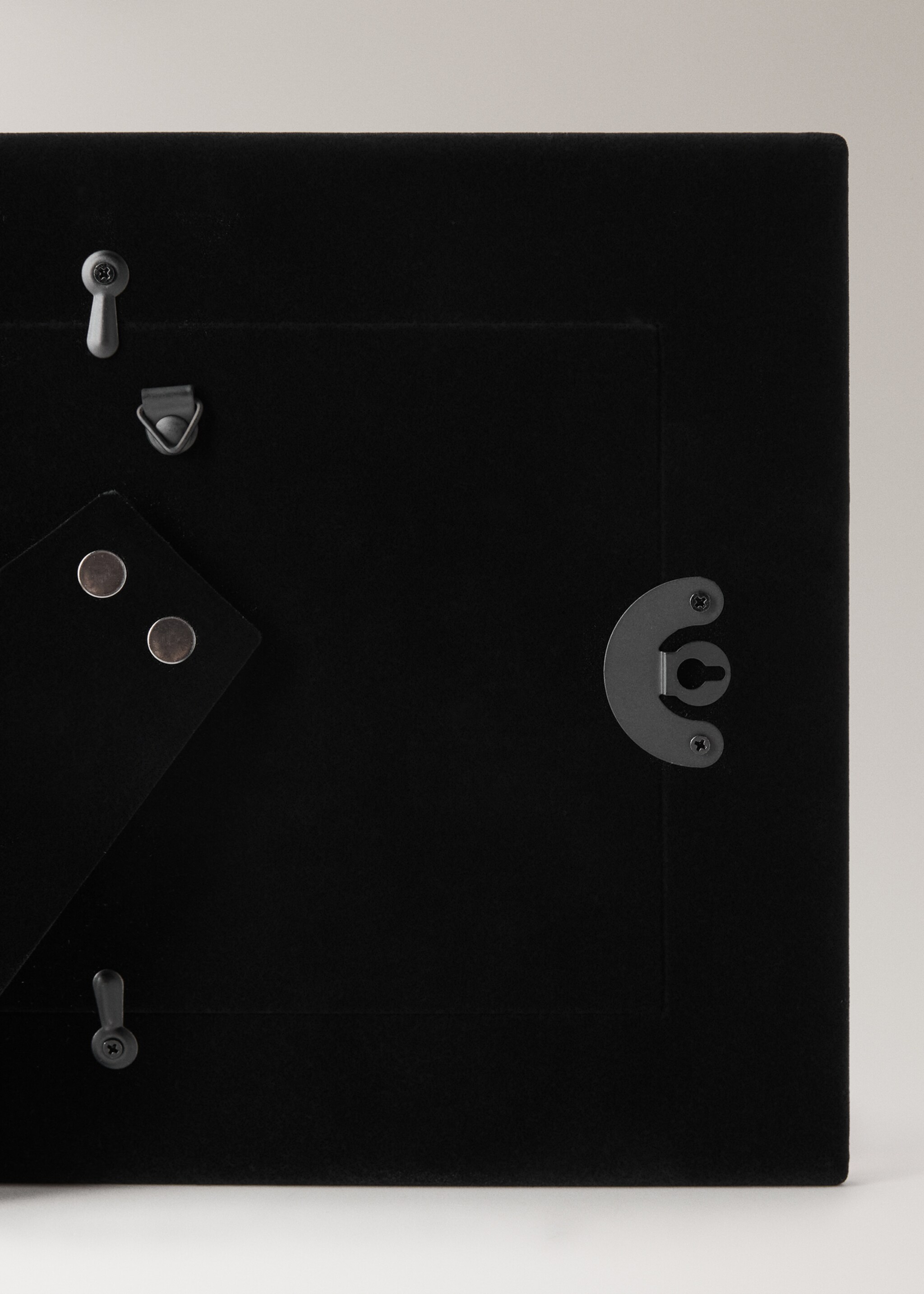 Metal frame with waves - Details of the article 4, Silver. Ref: 17011530-00.