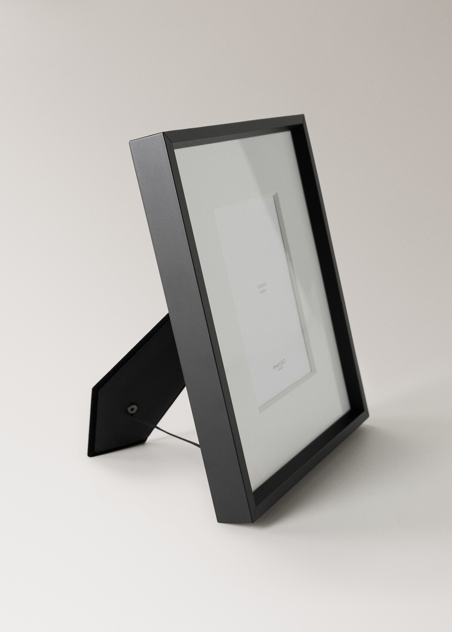 Medium passe-partout frame - Details of the article 1
