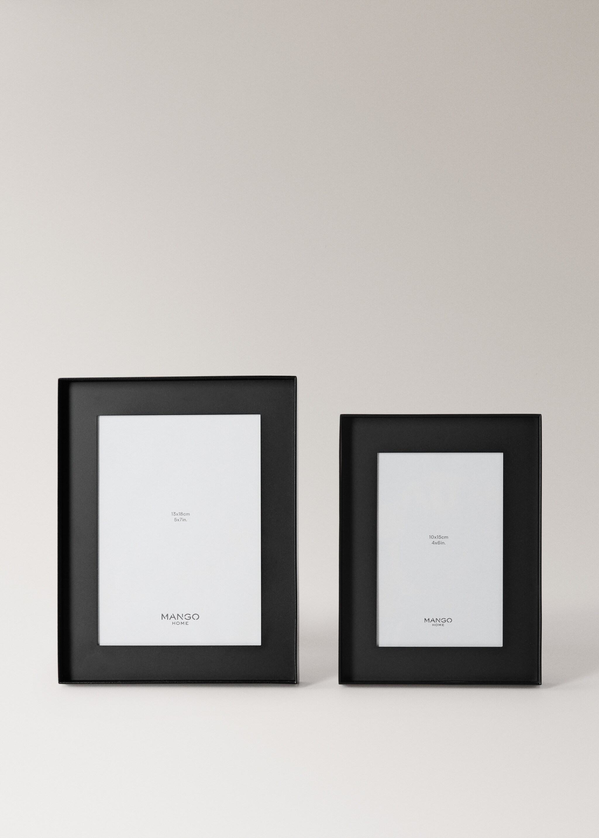 Medium plain rectangular frame with base - Details of the article 4, Black. Ref: 17011540-00.
