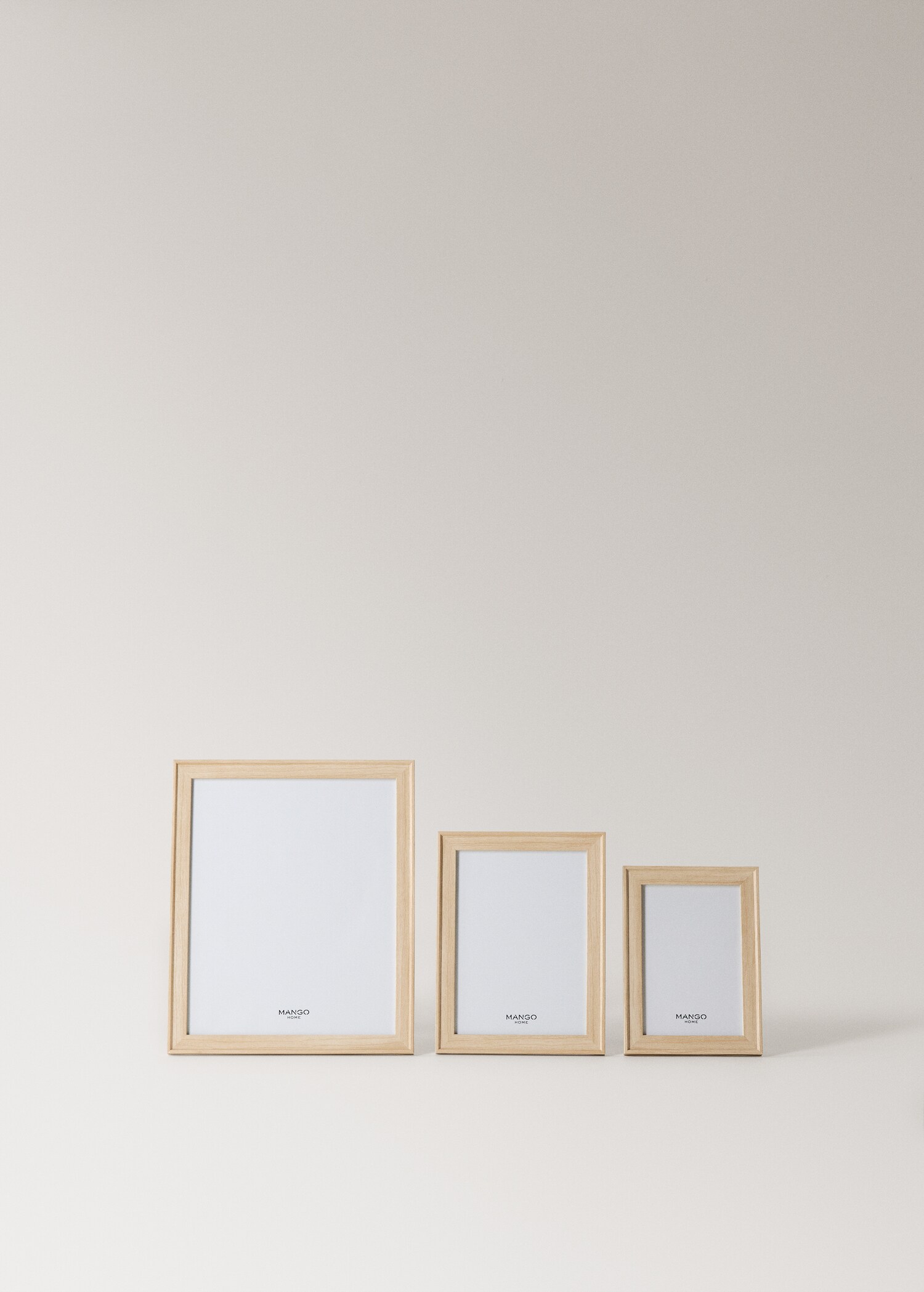 Small wood-effect frame with relief - Details of the article 4
