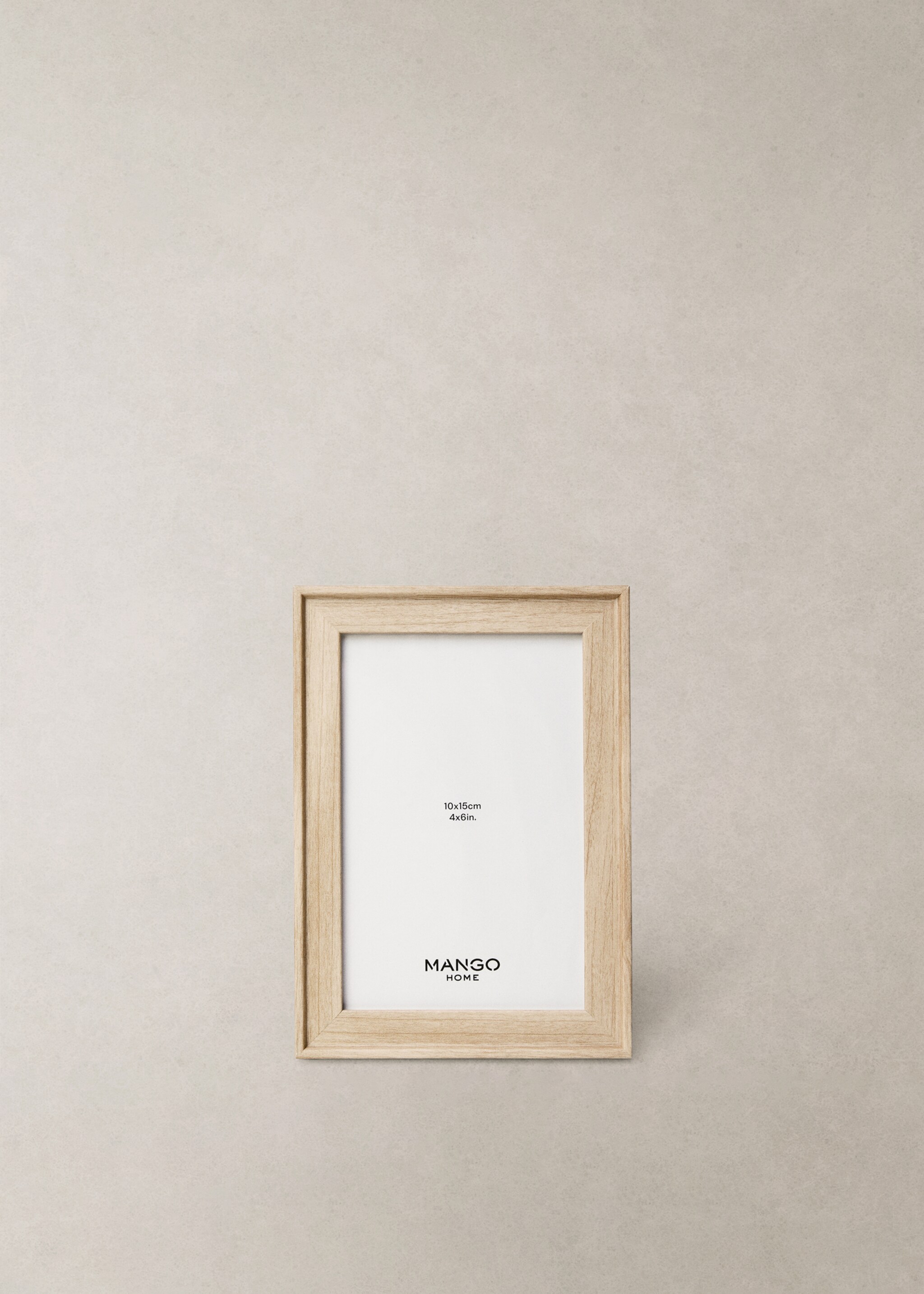Small wood-effect frame with relief - Details of the article 7, Brown. Ref: 17011547-00.