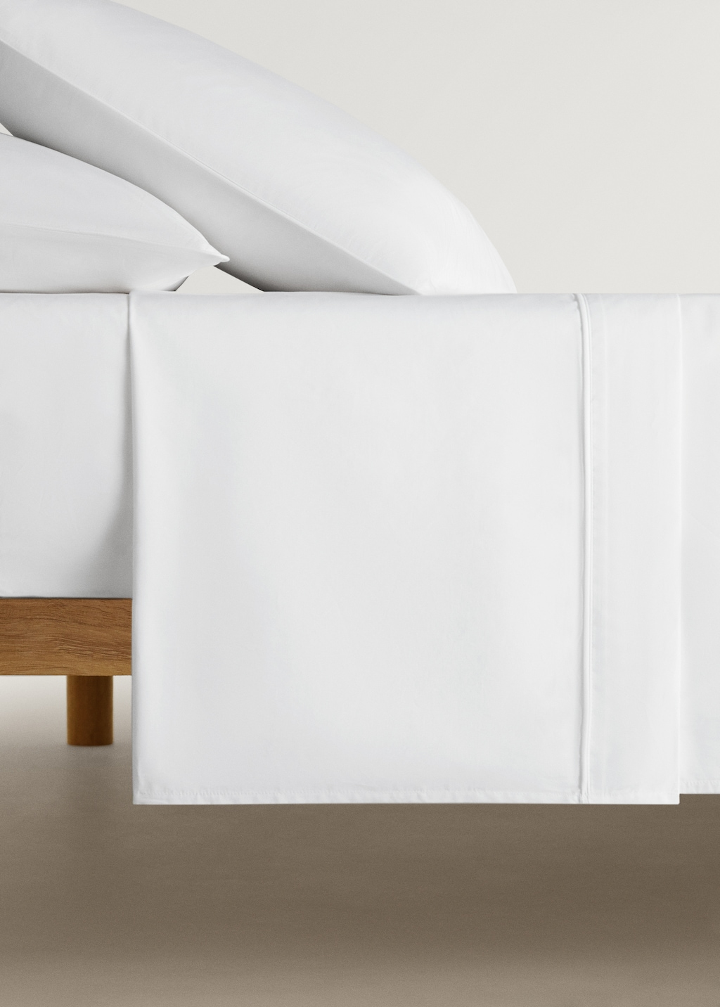 500-thread count cotton percale duvet cover with rounded piping detail for 135/140cm bed