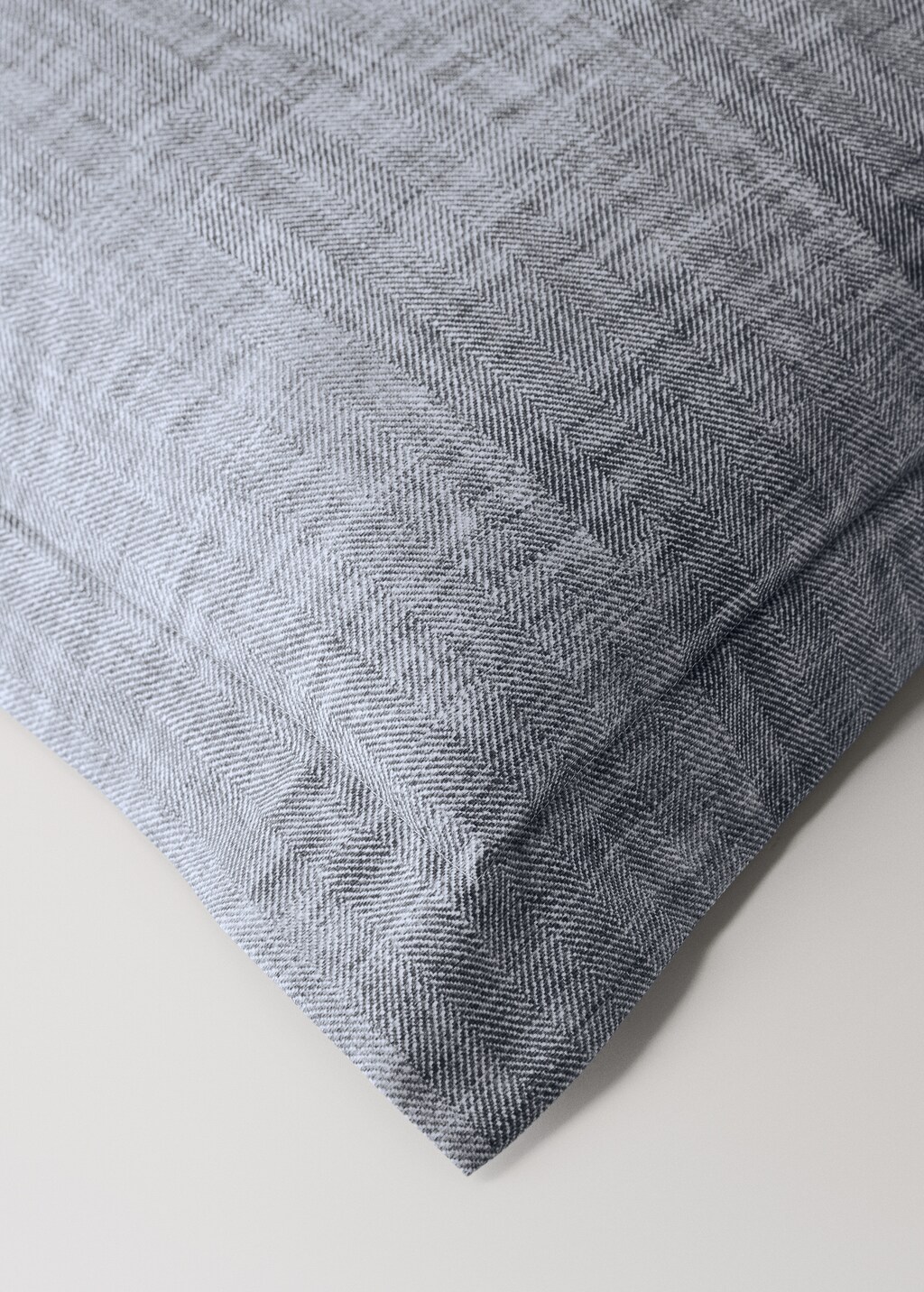 Two percale cotton herringbone-print pillowcases 60x60 cm