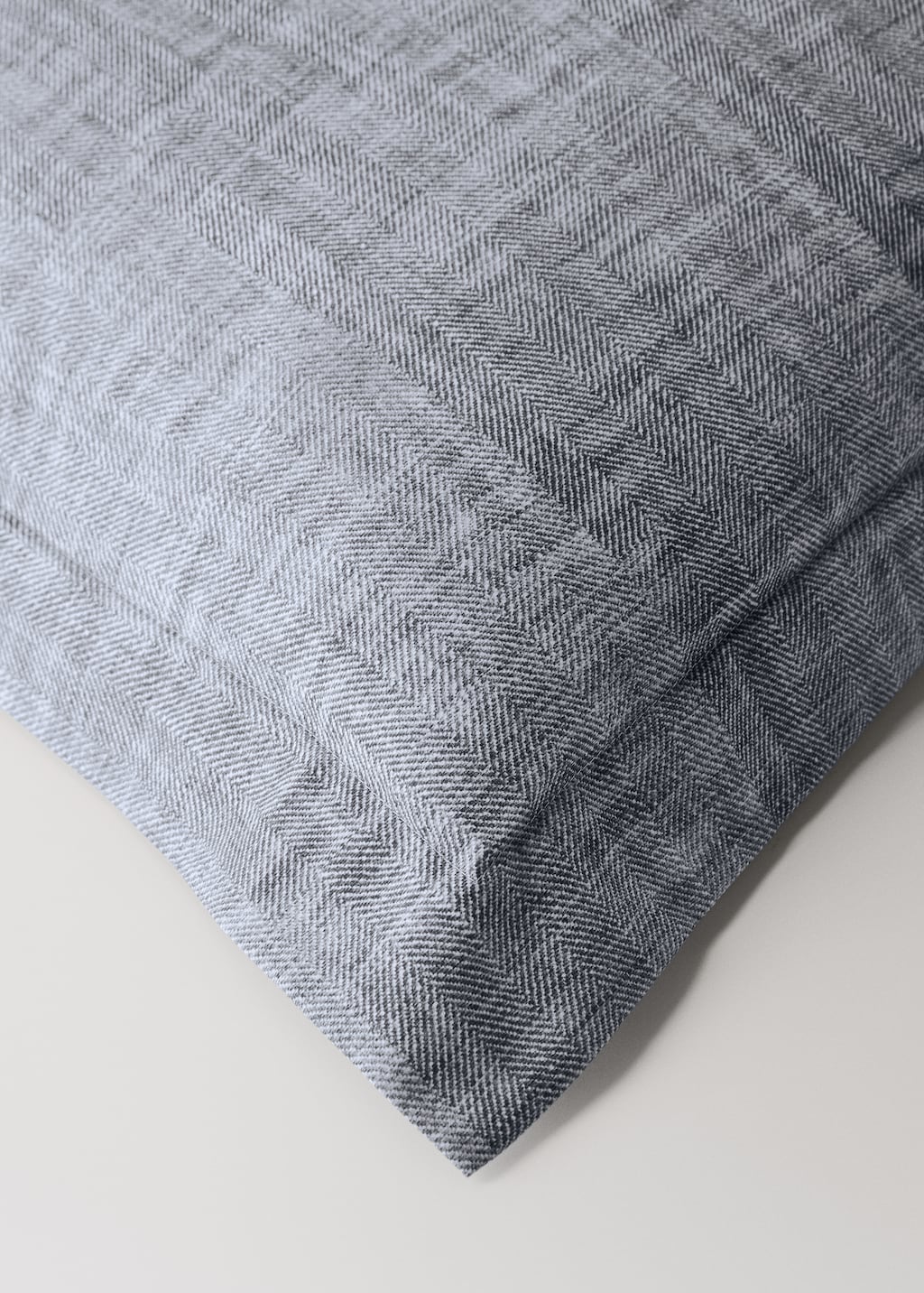 Two percale cotton herringbone-print pillowcases 60x60 cm
