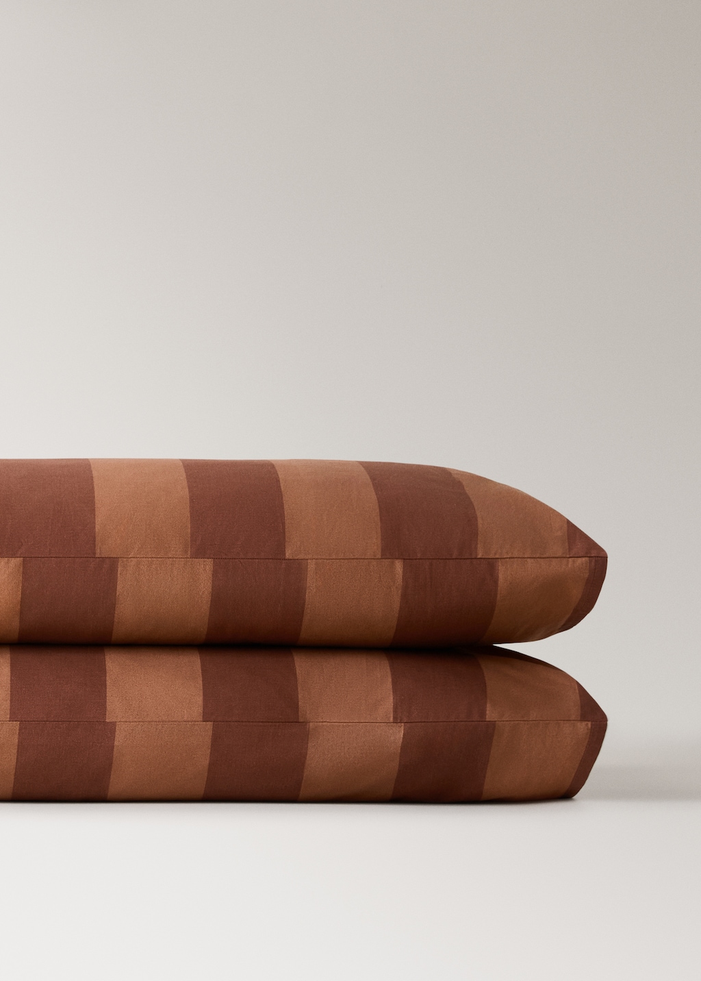 Two cotton percale striped pillowcases 50x75 cm