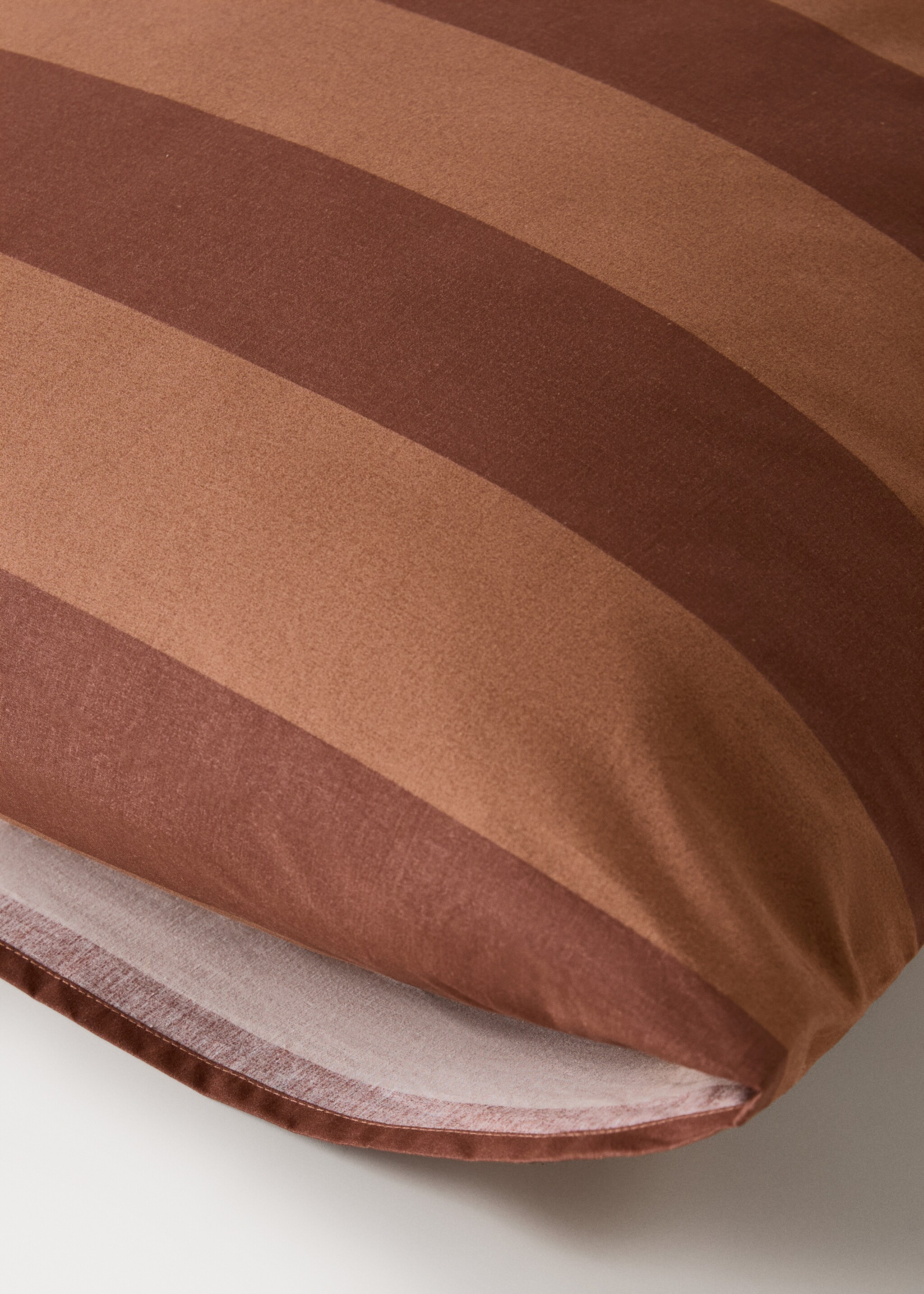 Two cotton percale striped pillowcases 50x75 cm - Details of the article 2, Brown. Ref: 17011574-00.