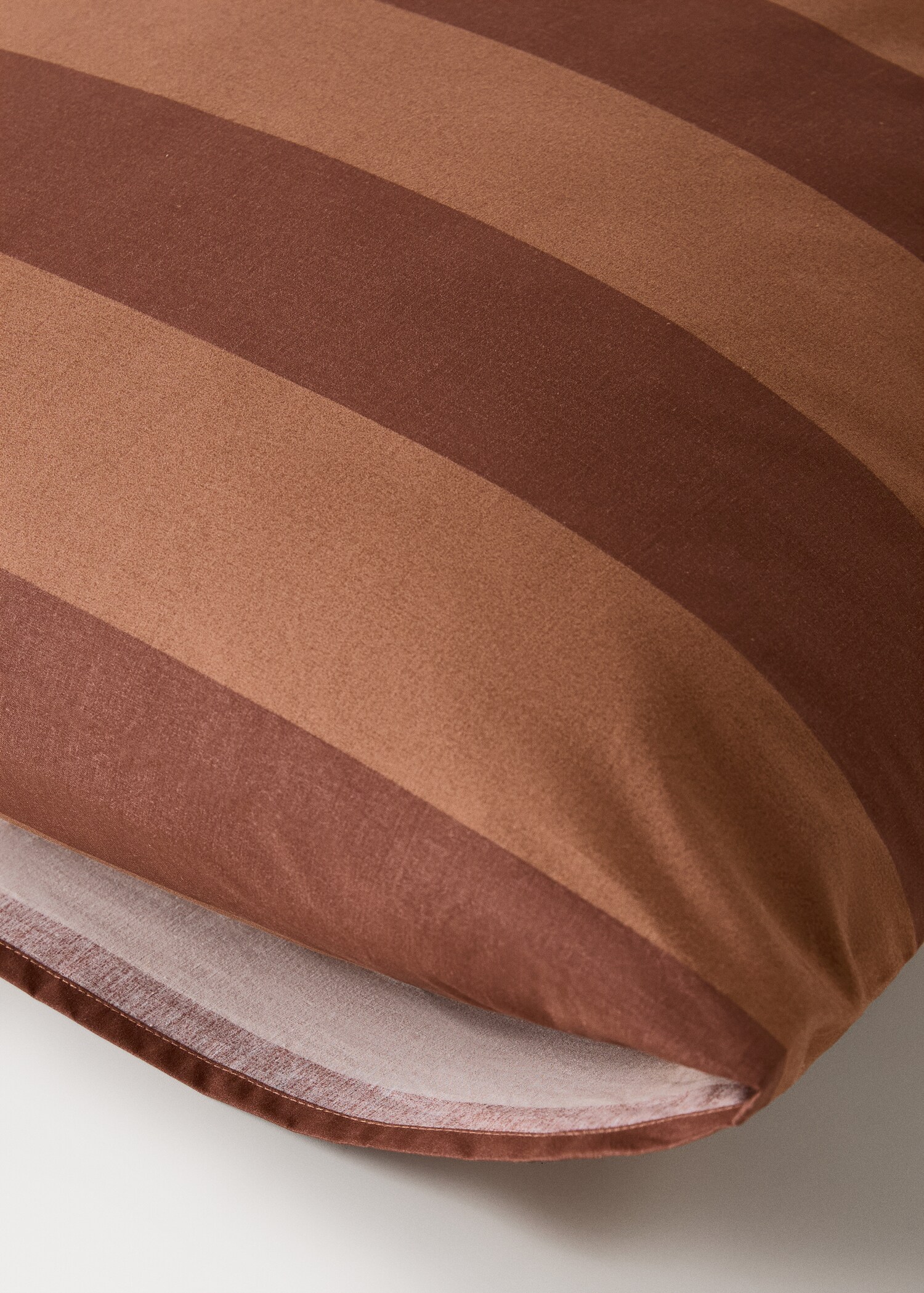 Two cotton percale striped pillowcases 50x75 cm - Details of the article 2