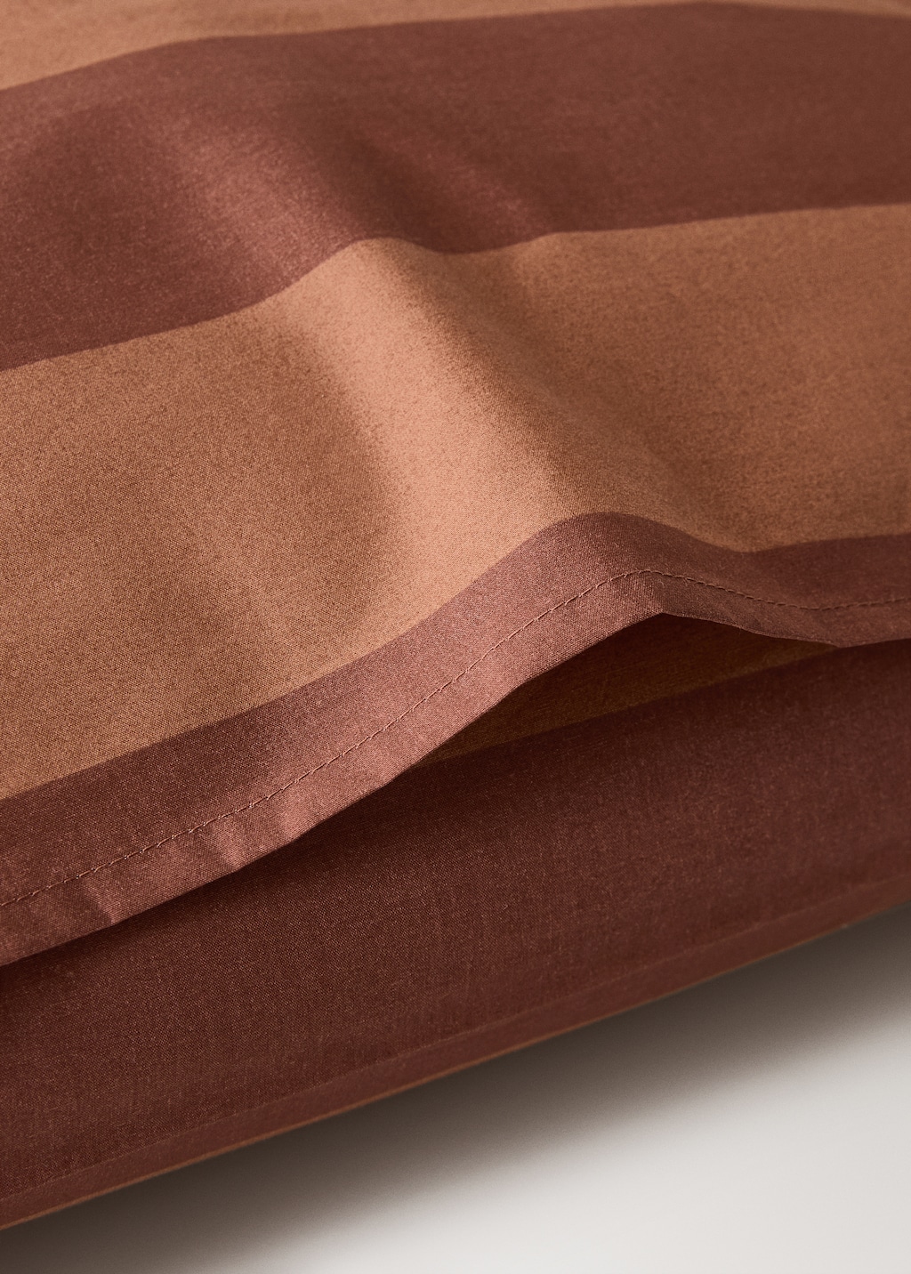 Two cotton percale striped pillowcases 50x75 cm