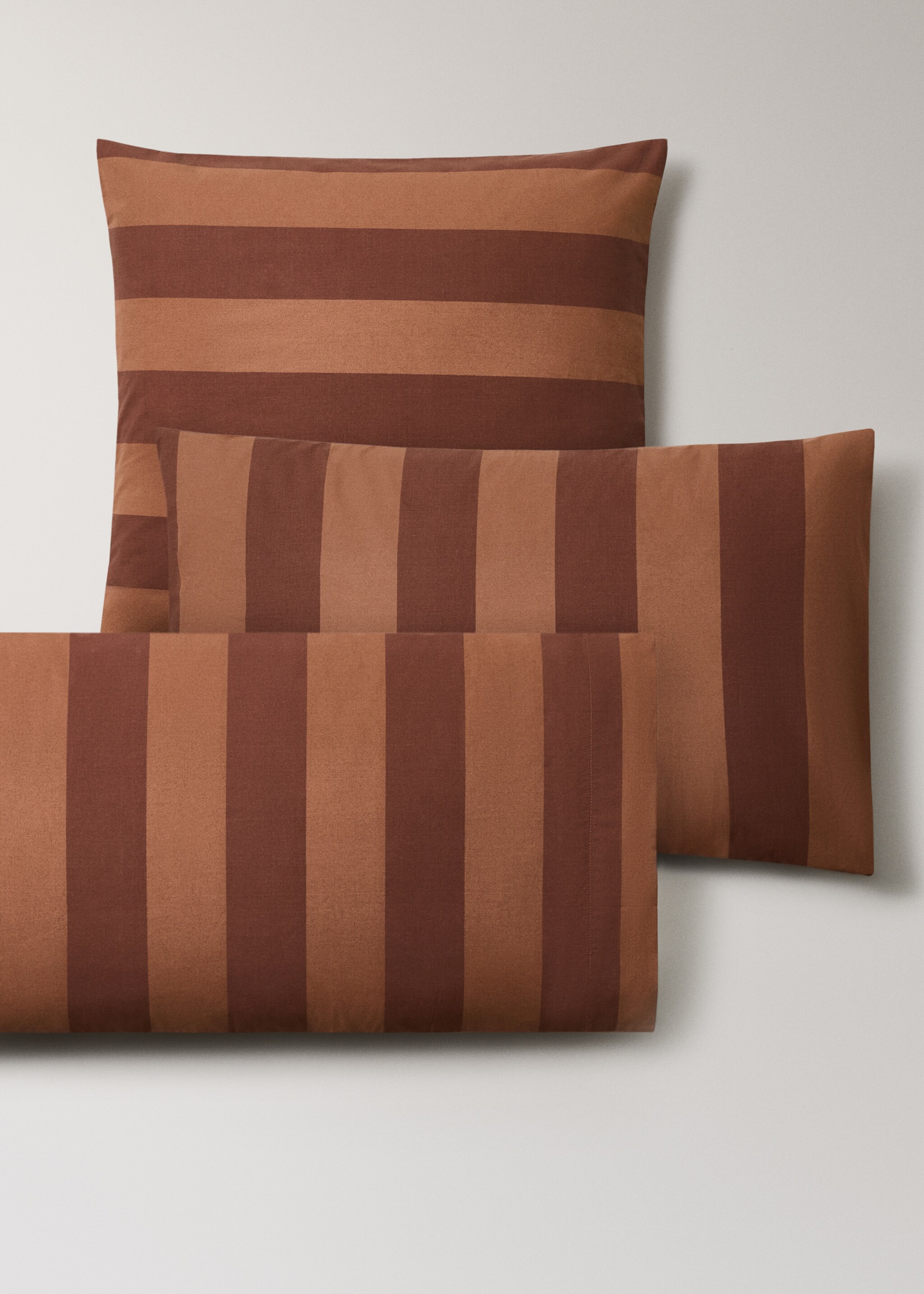 Two cotton percale striped pillowcases 50x75 cm - Details of the article 4, Brown. Ref: 17011574-00.