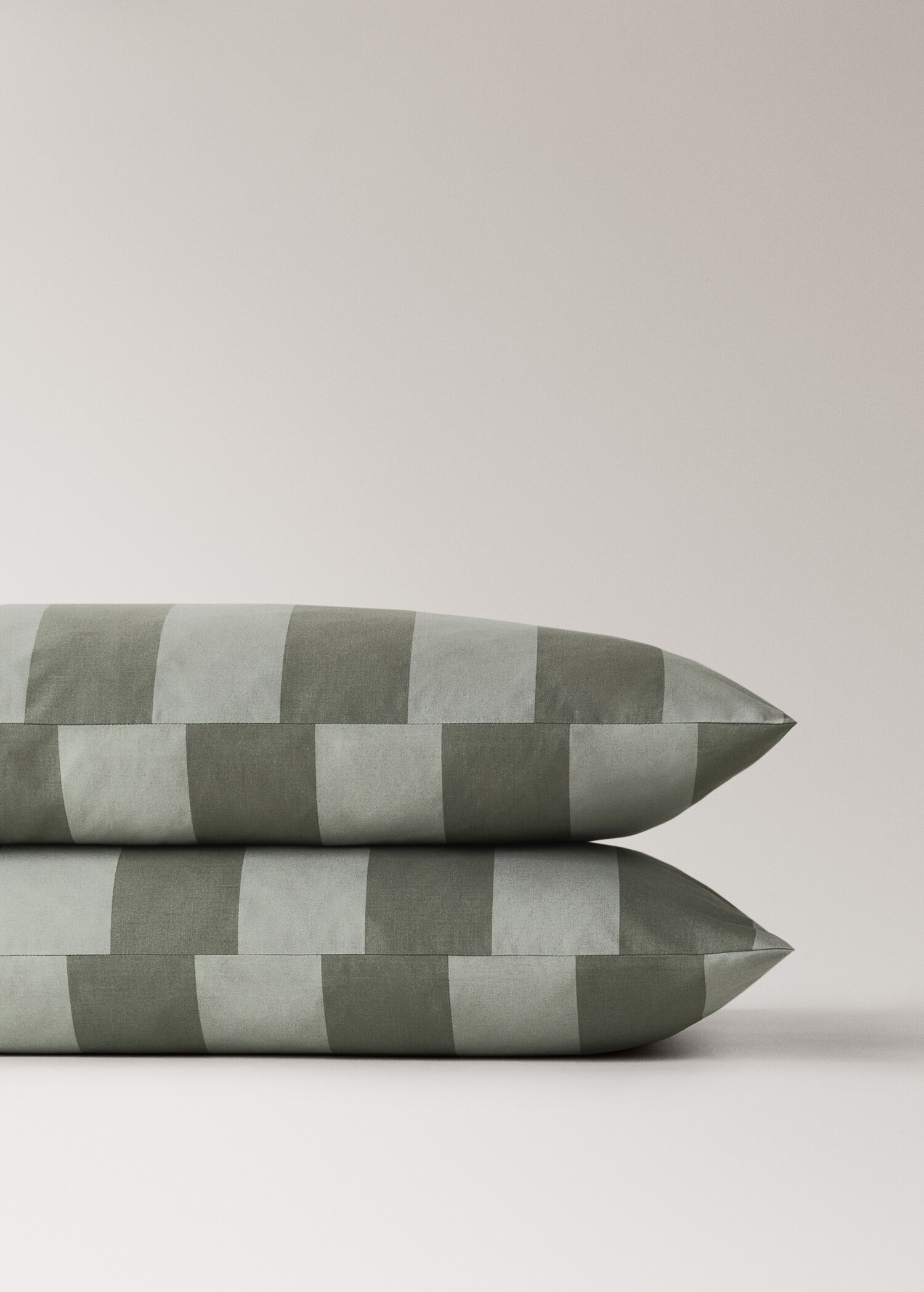 Two cotton percale striped pillowcases 50x75 cm - Details of the article 1