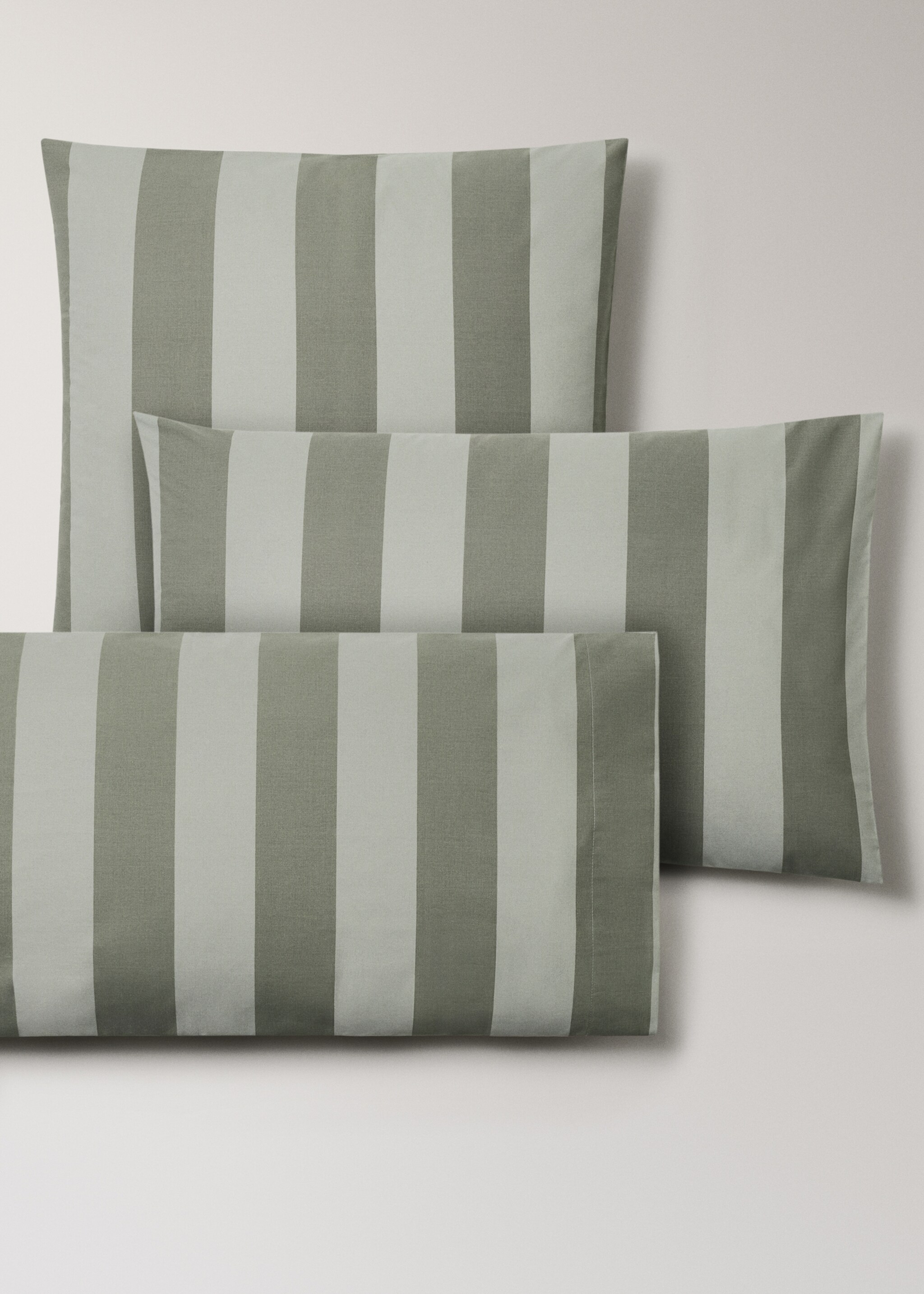 Two cotton percale pillowcases with double overlock 60x60 cm - Details of the article 4, Green. Ref: 17011575-00.