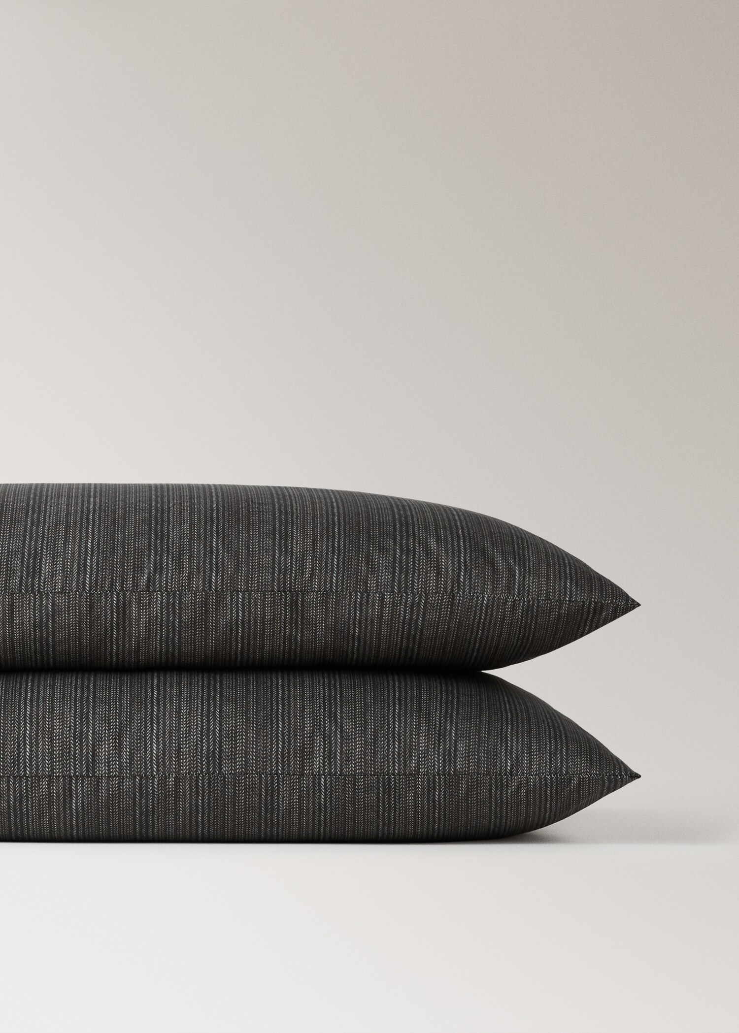 Two percale cotton tailored-print pillowcases 50x75cm - Details of the article 1