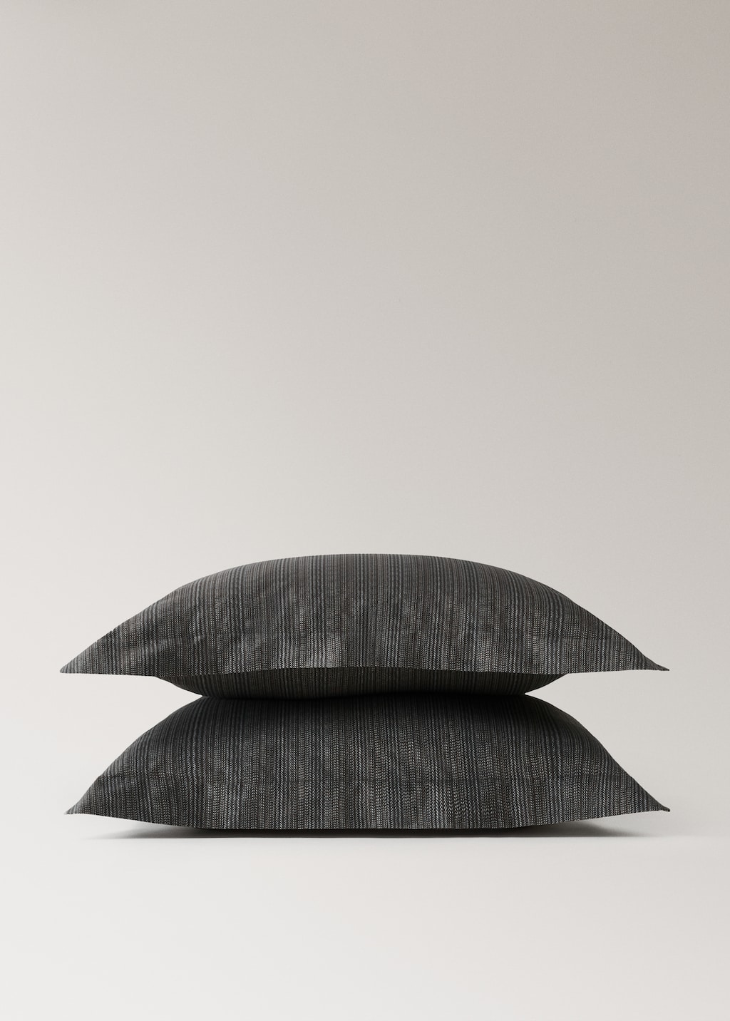 Two percale cotton tailored-print pillowcases 60x60 cm