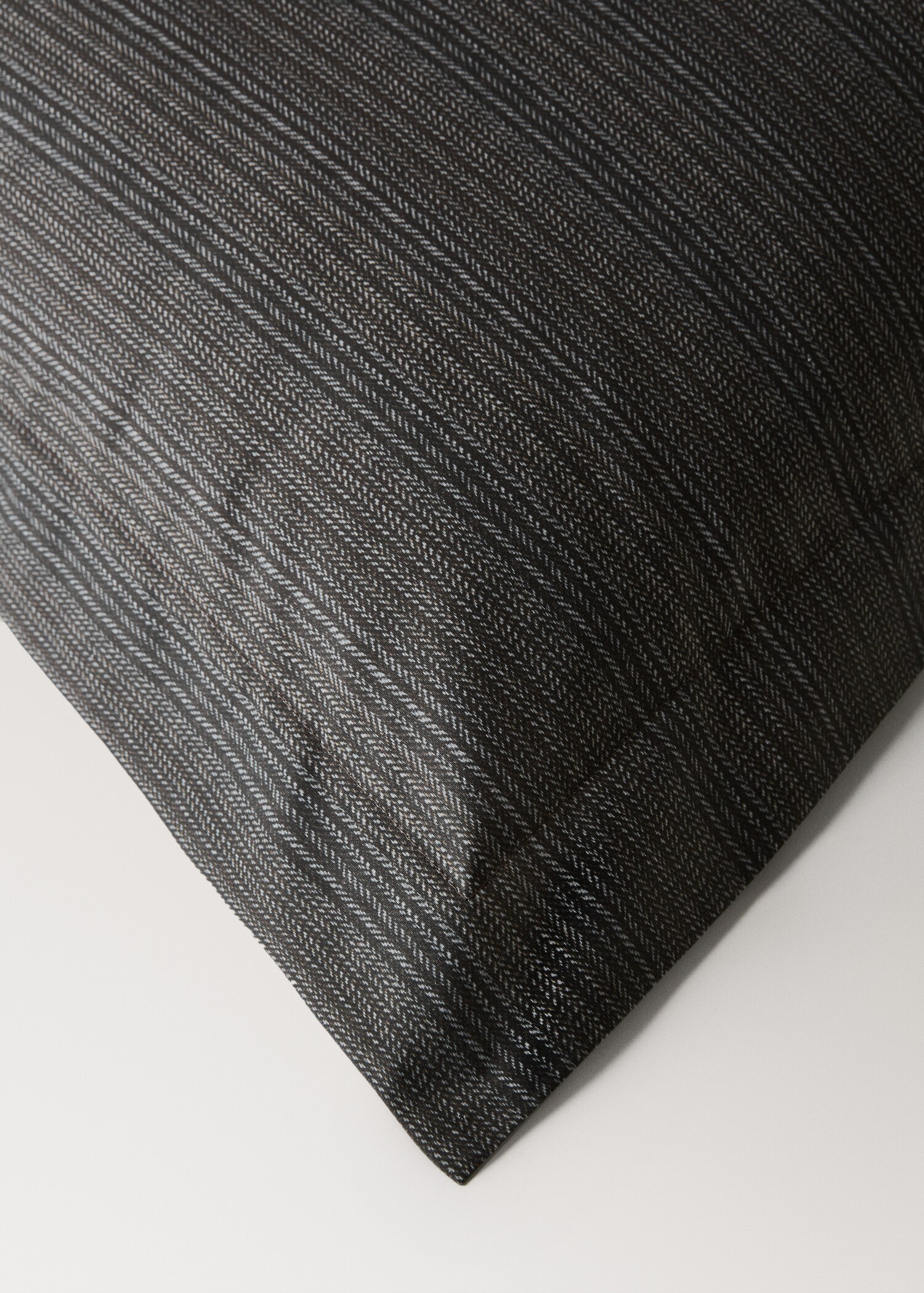 Two tailored printed percale cotton pillowcases 60x60 cm - Details of the article 2