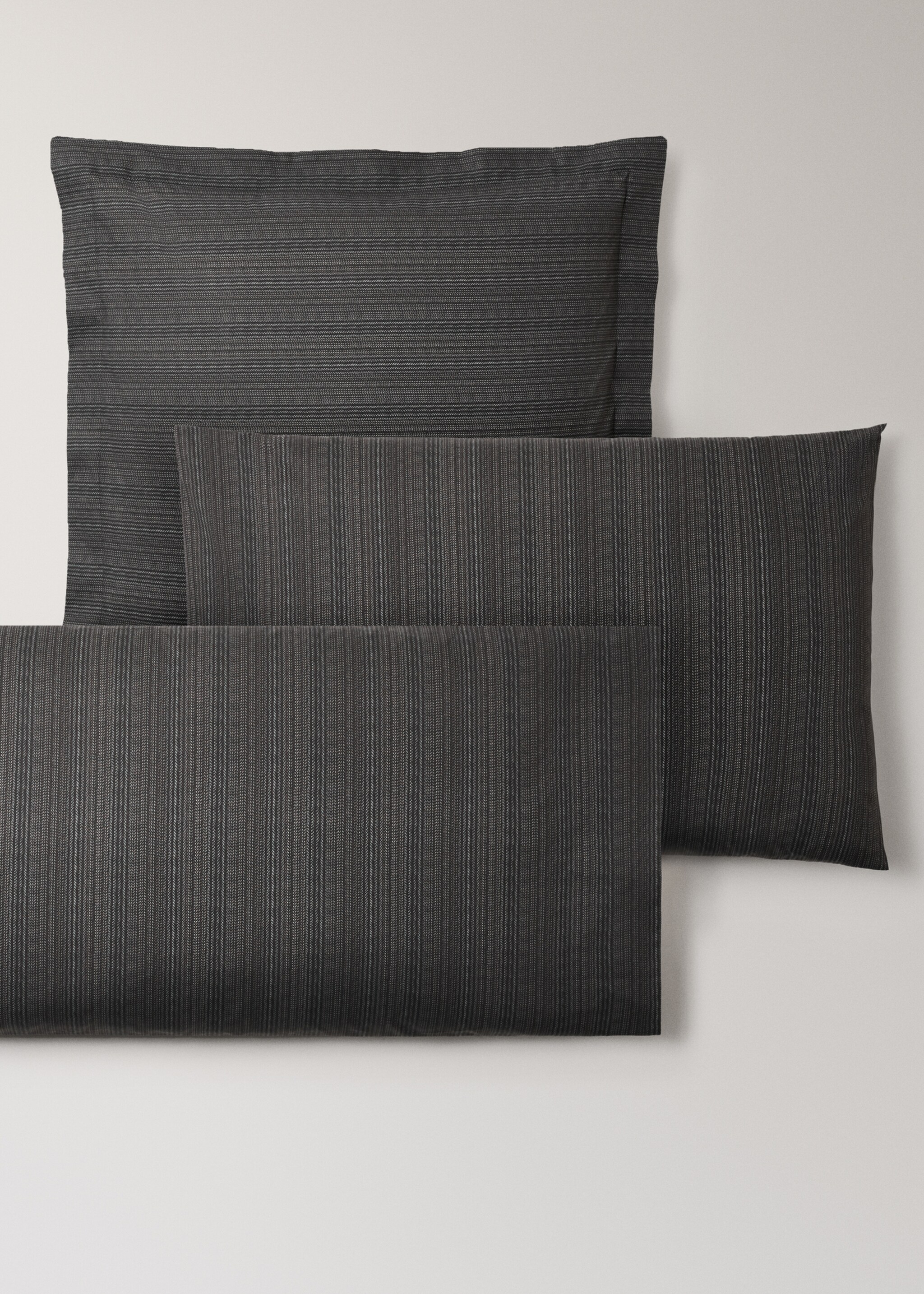 Two percale cotton tailored-print pillowcases 60x60 cm - Details of the article 4, Chocolate. Ref: 17011581-00.