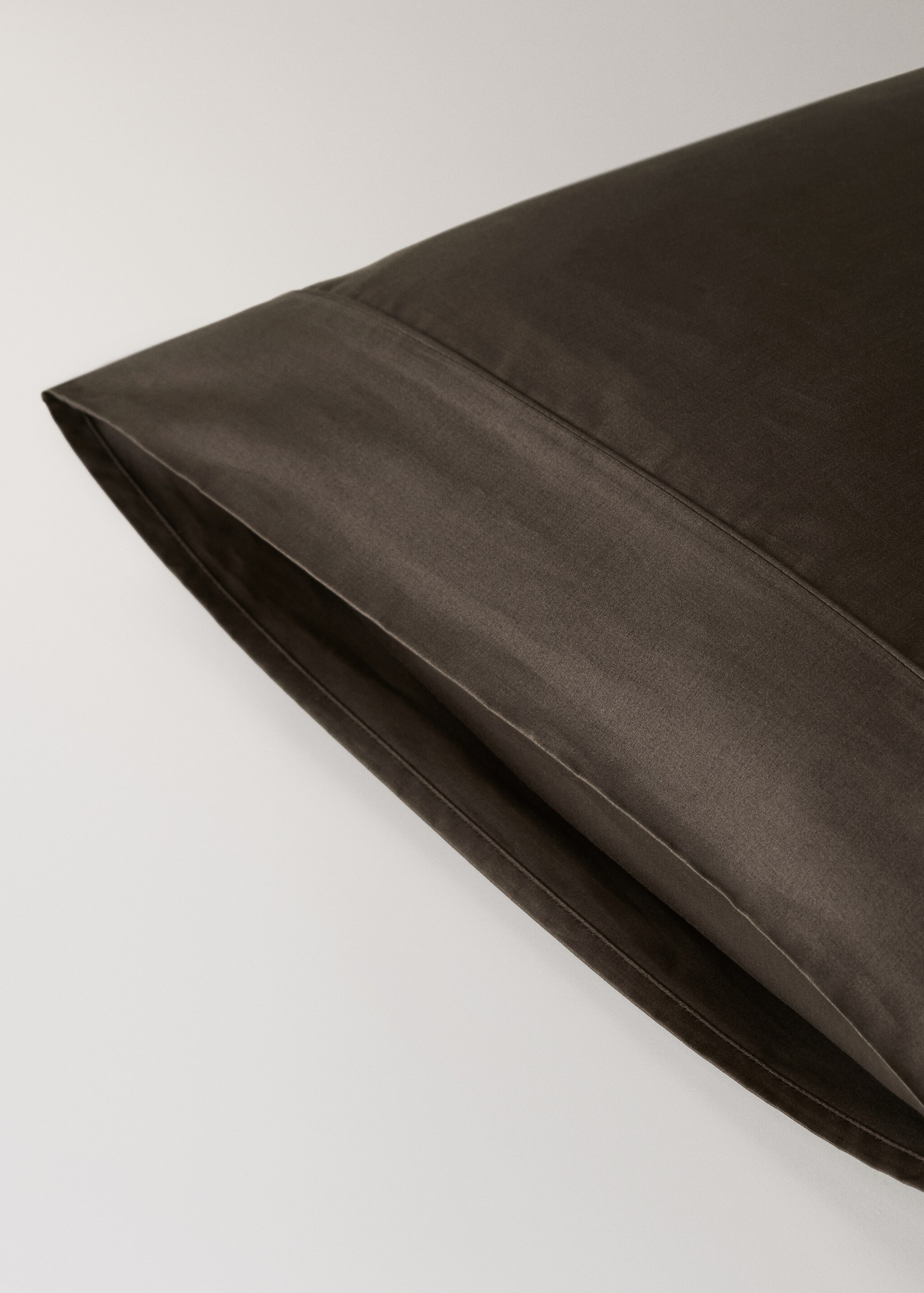 Two 600-thread cotton satin pillowcases 50x75 cm - Details of the article 1, Chocolate. Ref: 17011583-00.