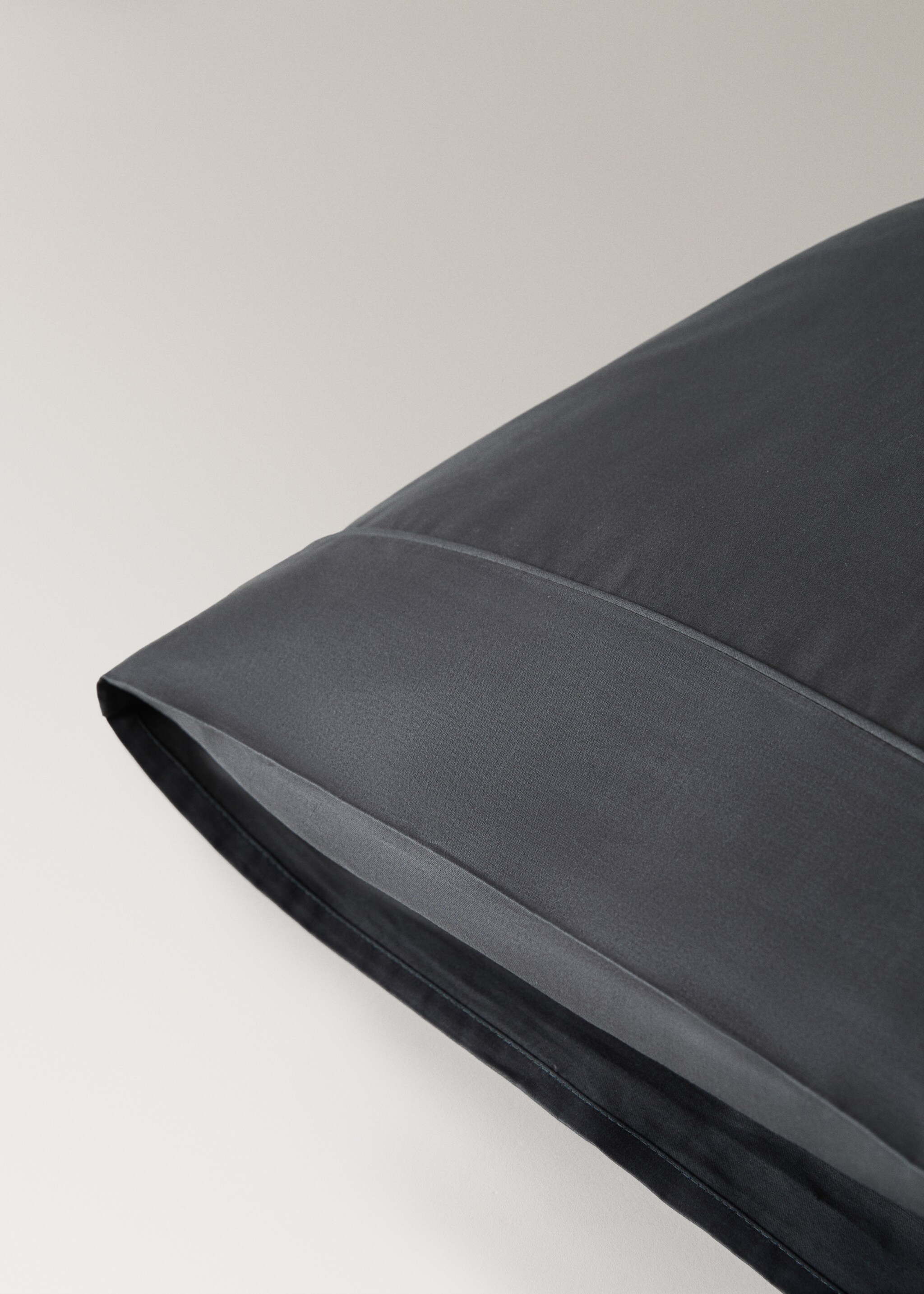 Two 600-thread cotton satin pillowcases 50x75 cm - Details of the article 1, Dark Grey. Ref: 17011583-00.