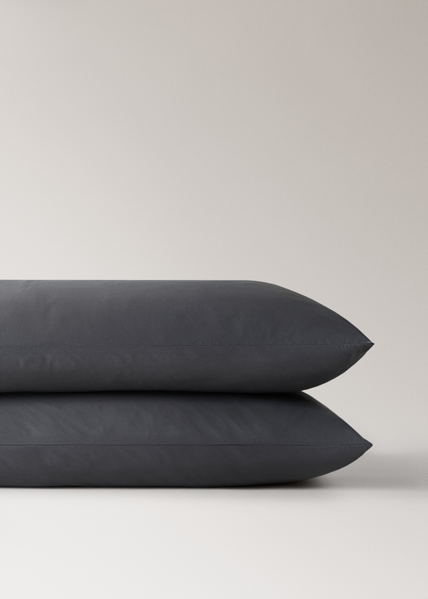 Two 600-thread cotton satin pillowcases 50x75 cm - Details of the article 3