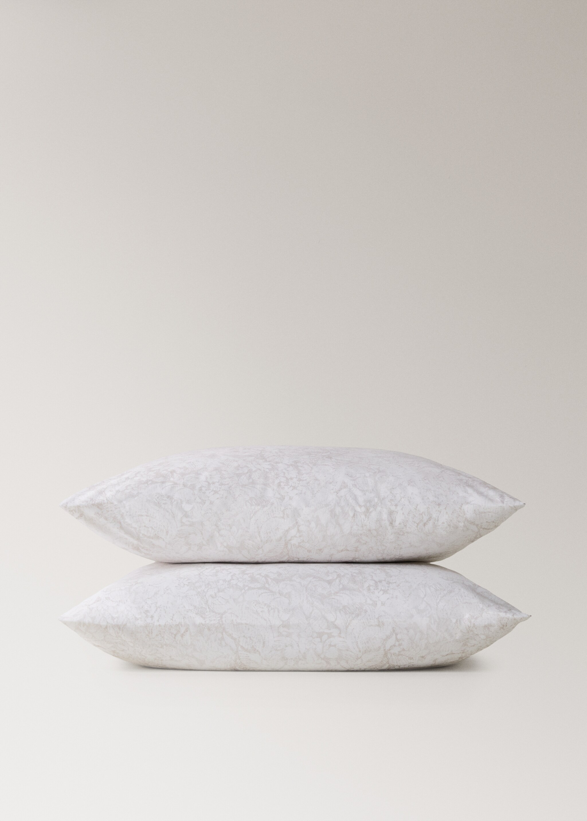 Two cotton percale printed faded flower 60x60 cm pillowcases - Details of the article 3, Beige. Ref: 17011587-00.