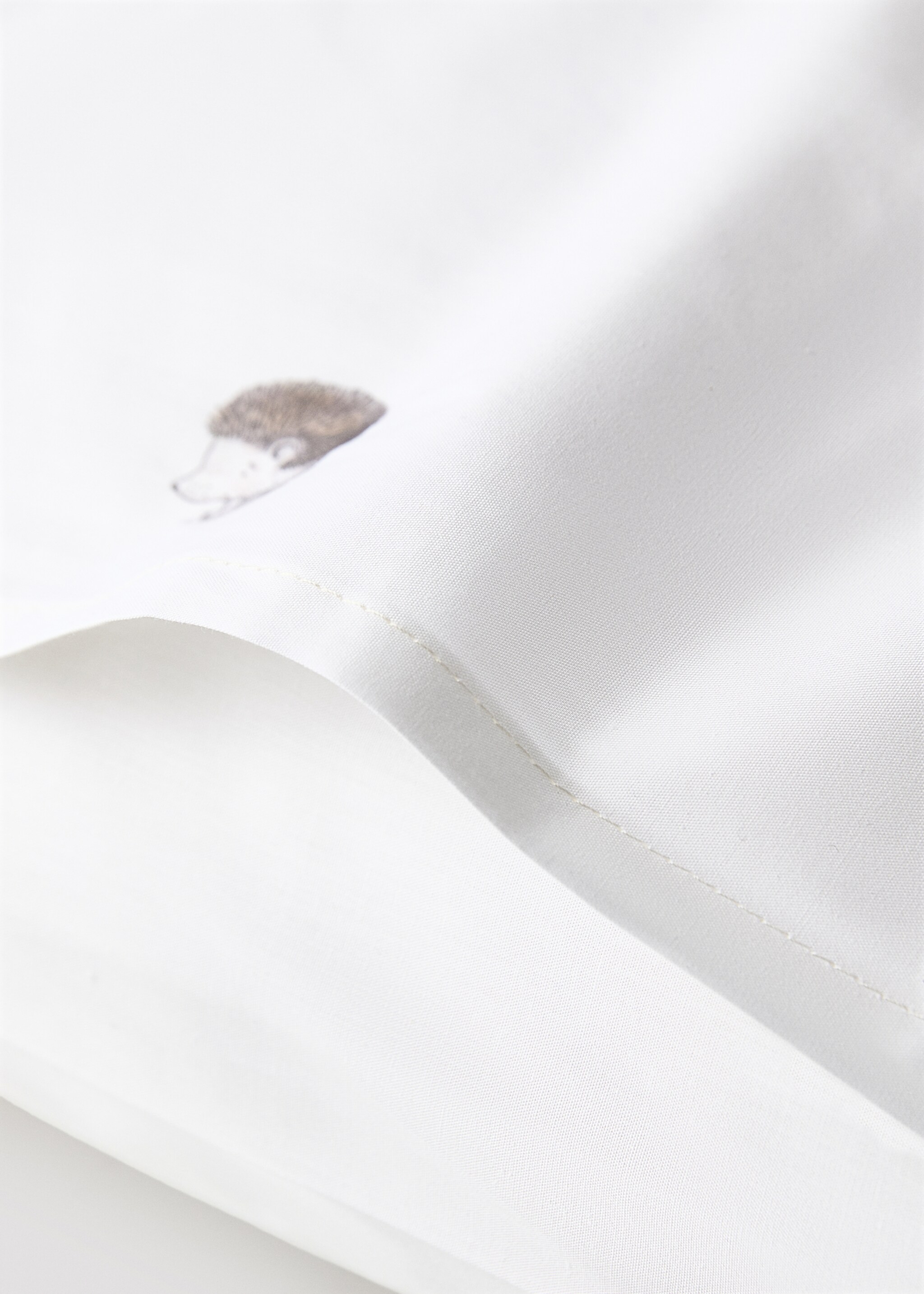 Children's percale cotton pillowcase with hedgehog print 60x60 cm - Details of the article 1, White. Ref: 17011595-00.