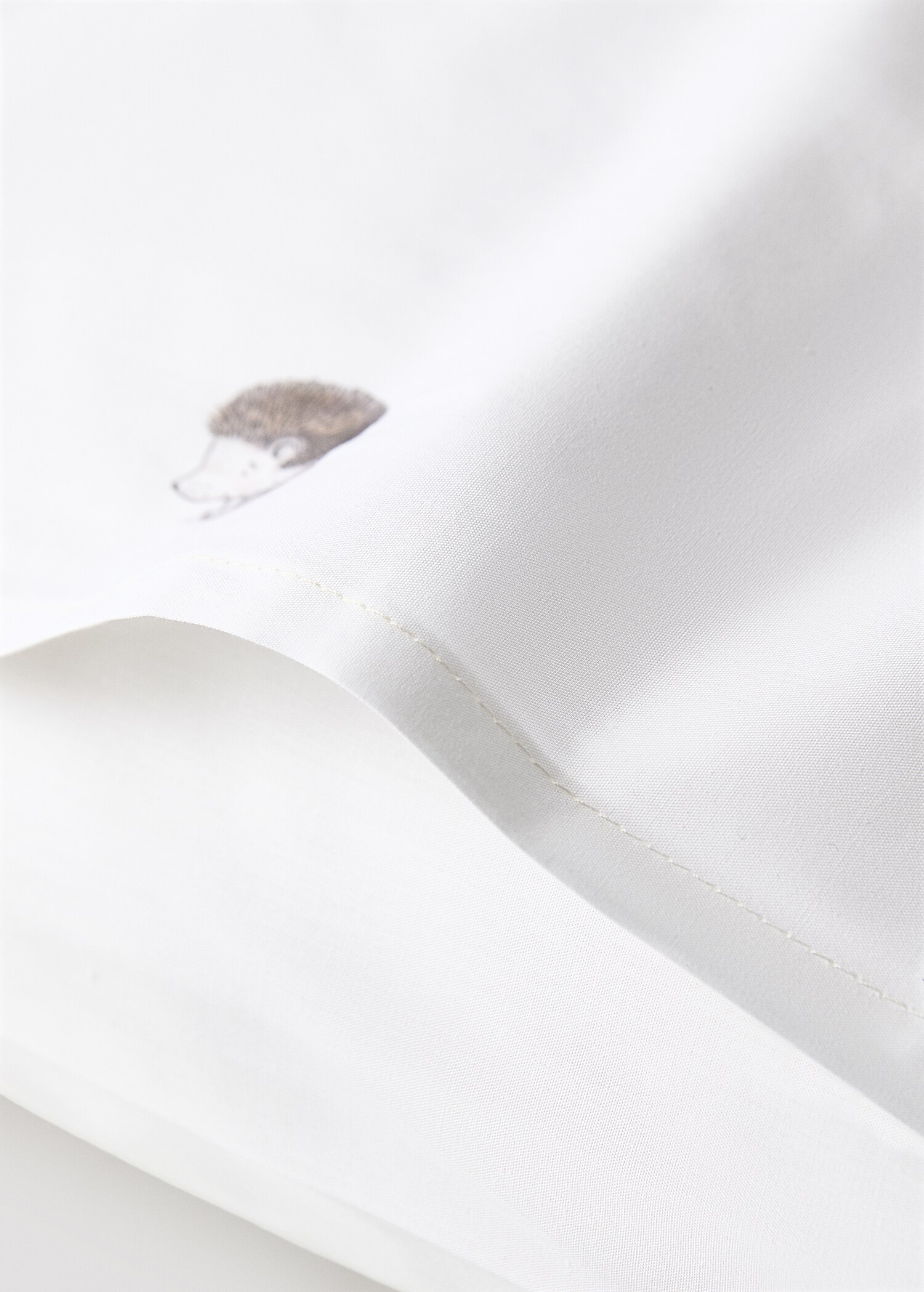 Children's percale cotton pillowcase with hedgehog print 60x60 cm - Details of the article 1