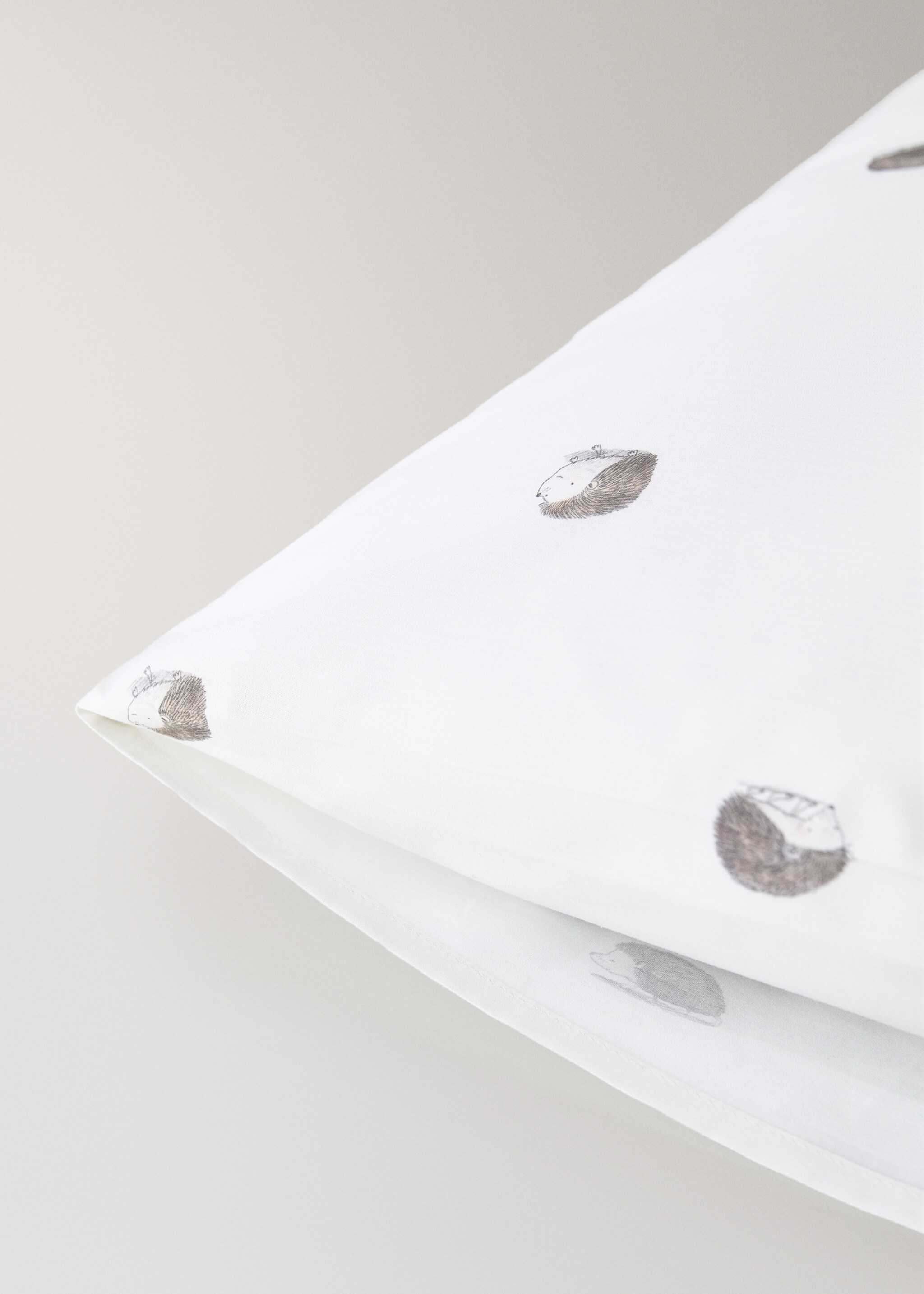 Children's percale cotton pillowcase with hedgehog print 60x60 cm - Details of the article 2, White. Ref: 17011595-00.