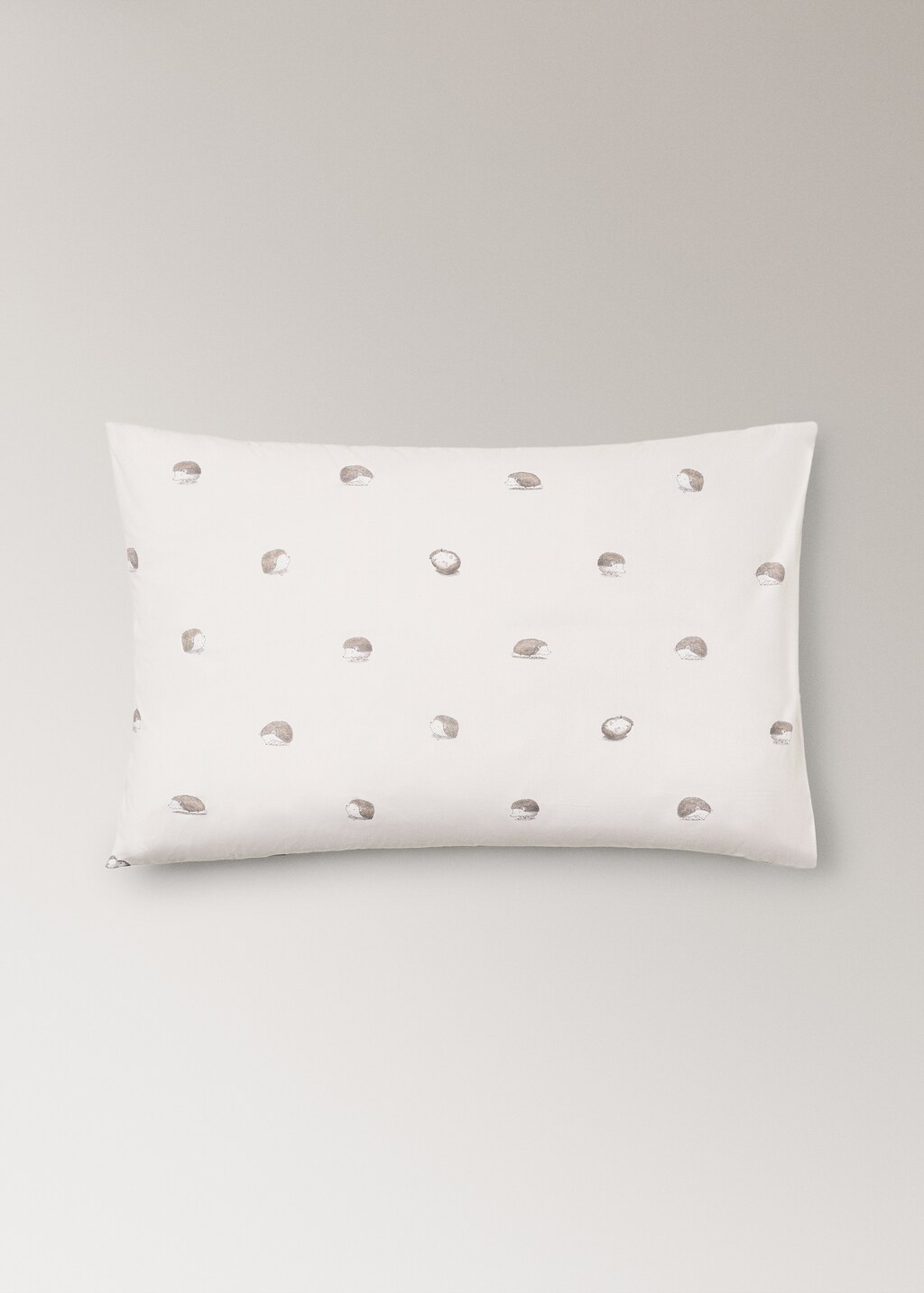Percale cotton pillowcase with hedgehog print 50x75 cm