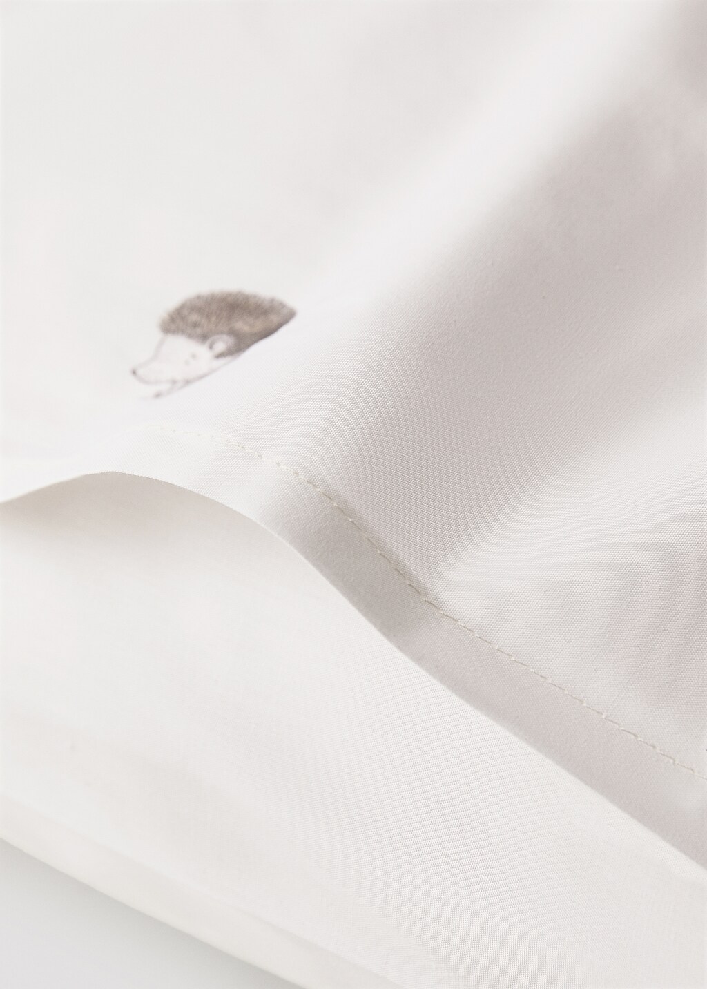 Percale cotton pillowcase with hedgehog print 50x75 cm