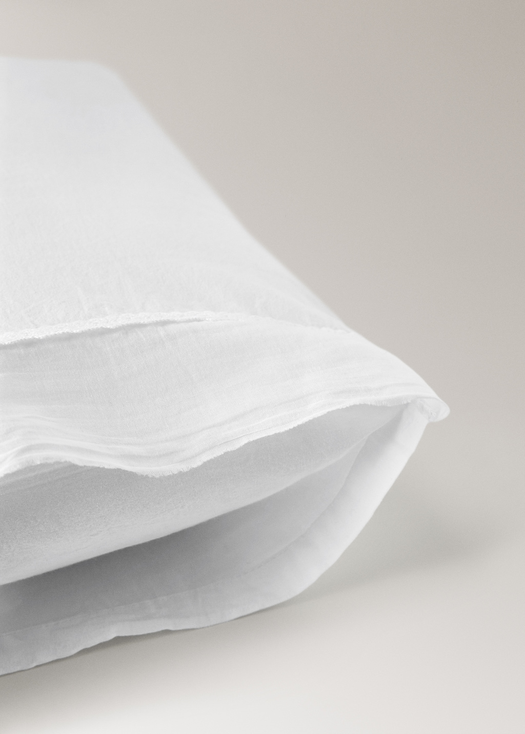 Washed cotton children’s pillowcase with lace ruffle 30x50 cm