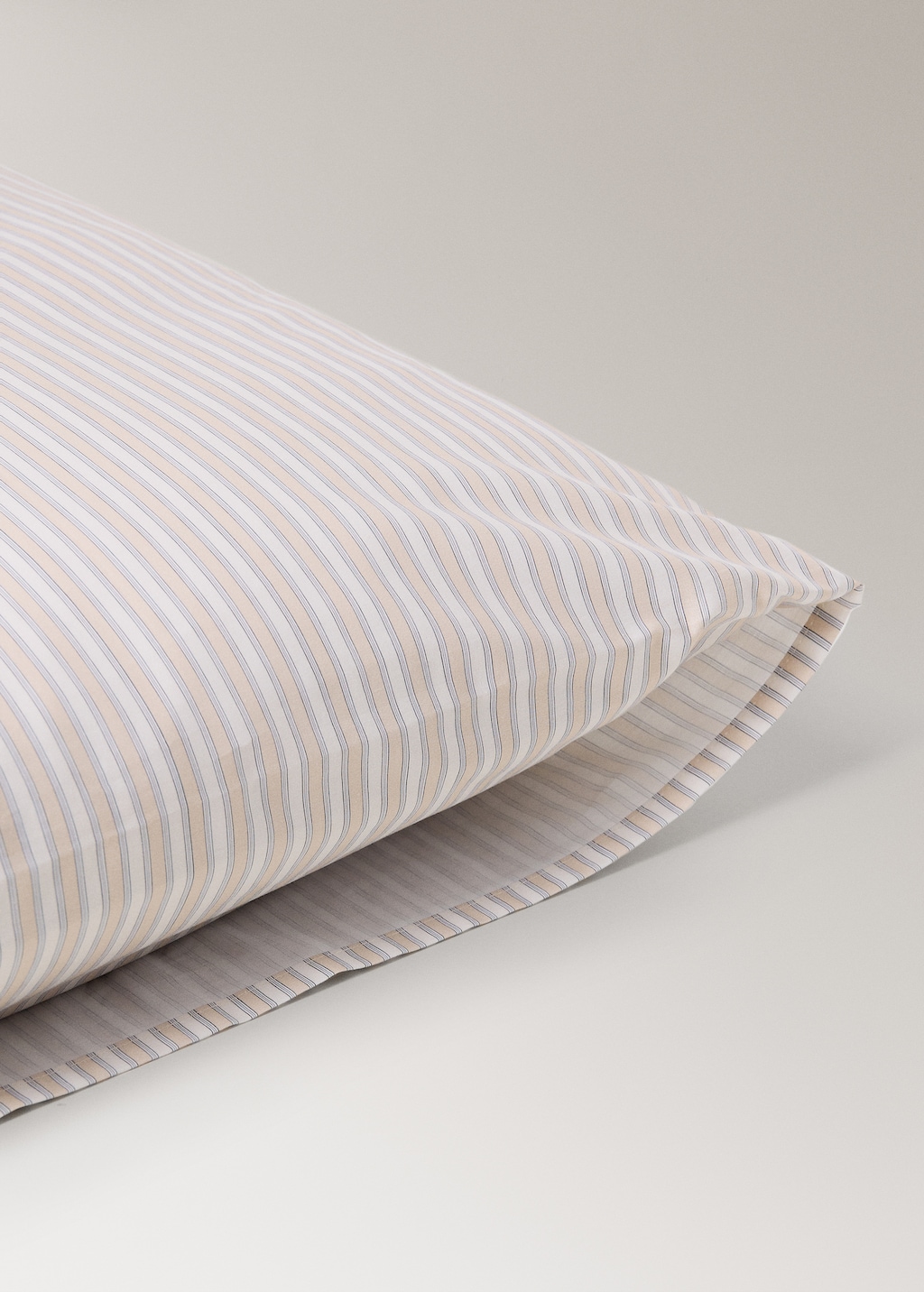 Percale cotton pillowcase with fine stripe print 60x60 cm