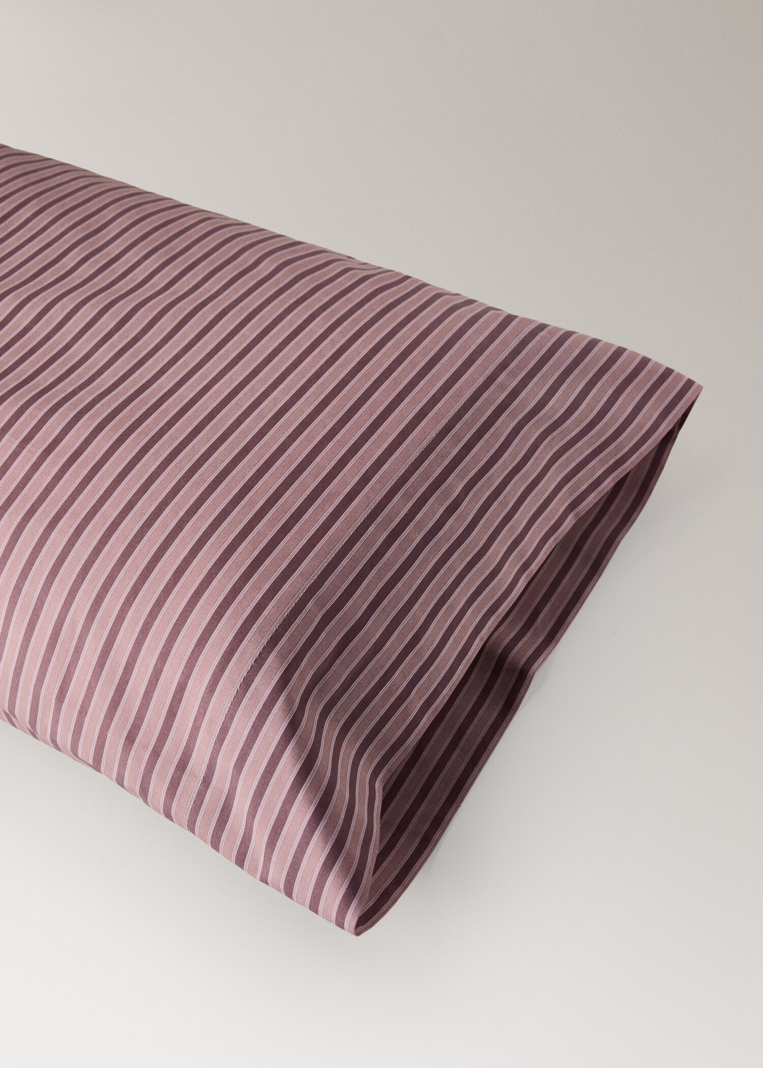 Percale cotton floral-print pillowcase 45x110 cm - Details of the article 2