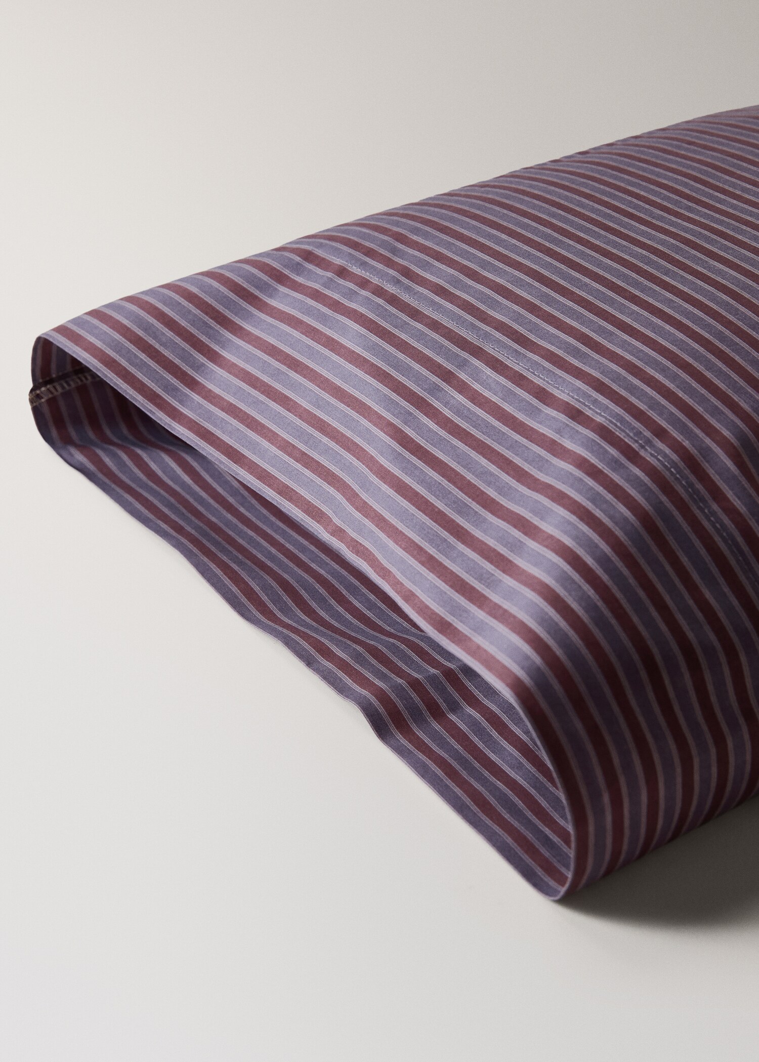 Percale cotton floral-print pillowcase 45x110 cm - Details of the article 2