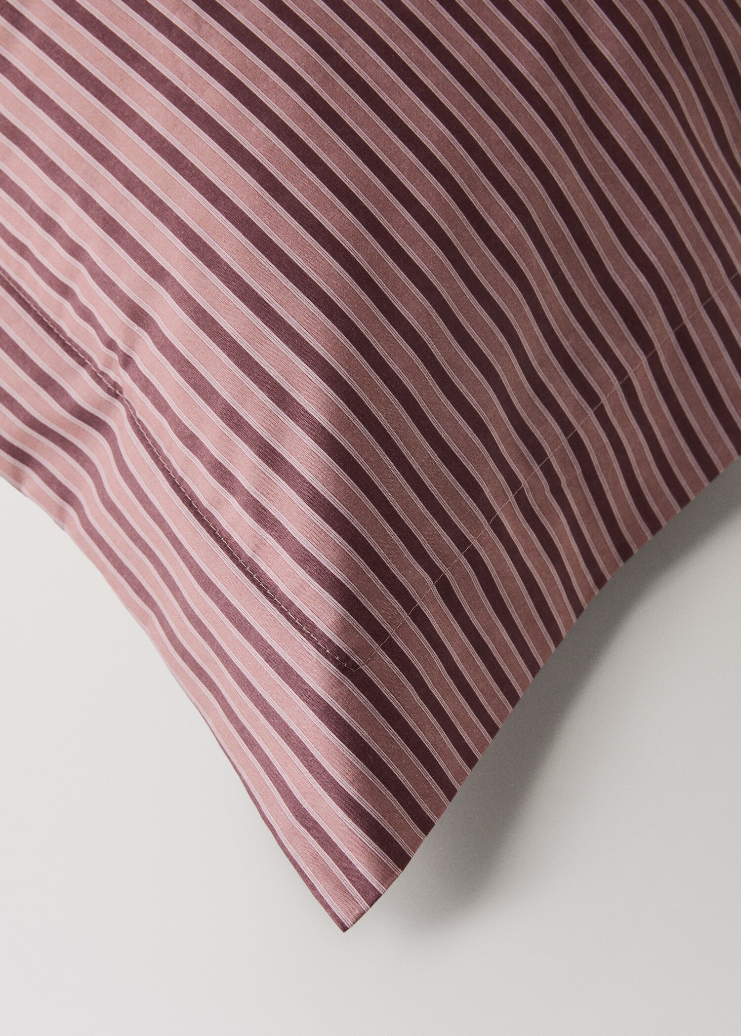 Two percale cotton floral-print pillowcases 60x60 cm - Details of the article 3