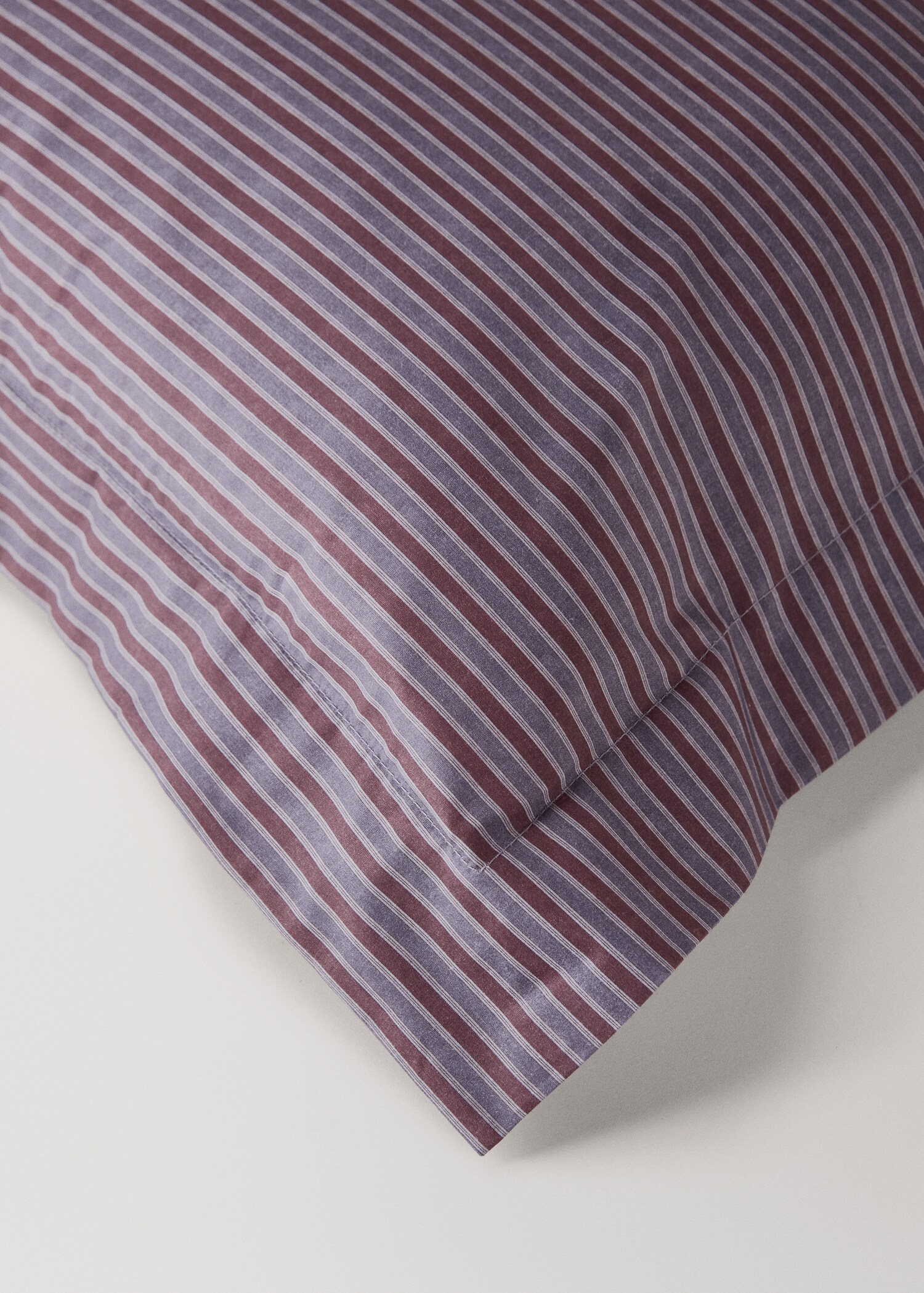 Two percale cotton floral-print pillowcases 60x60 cm - Details of the article 3