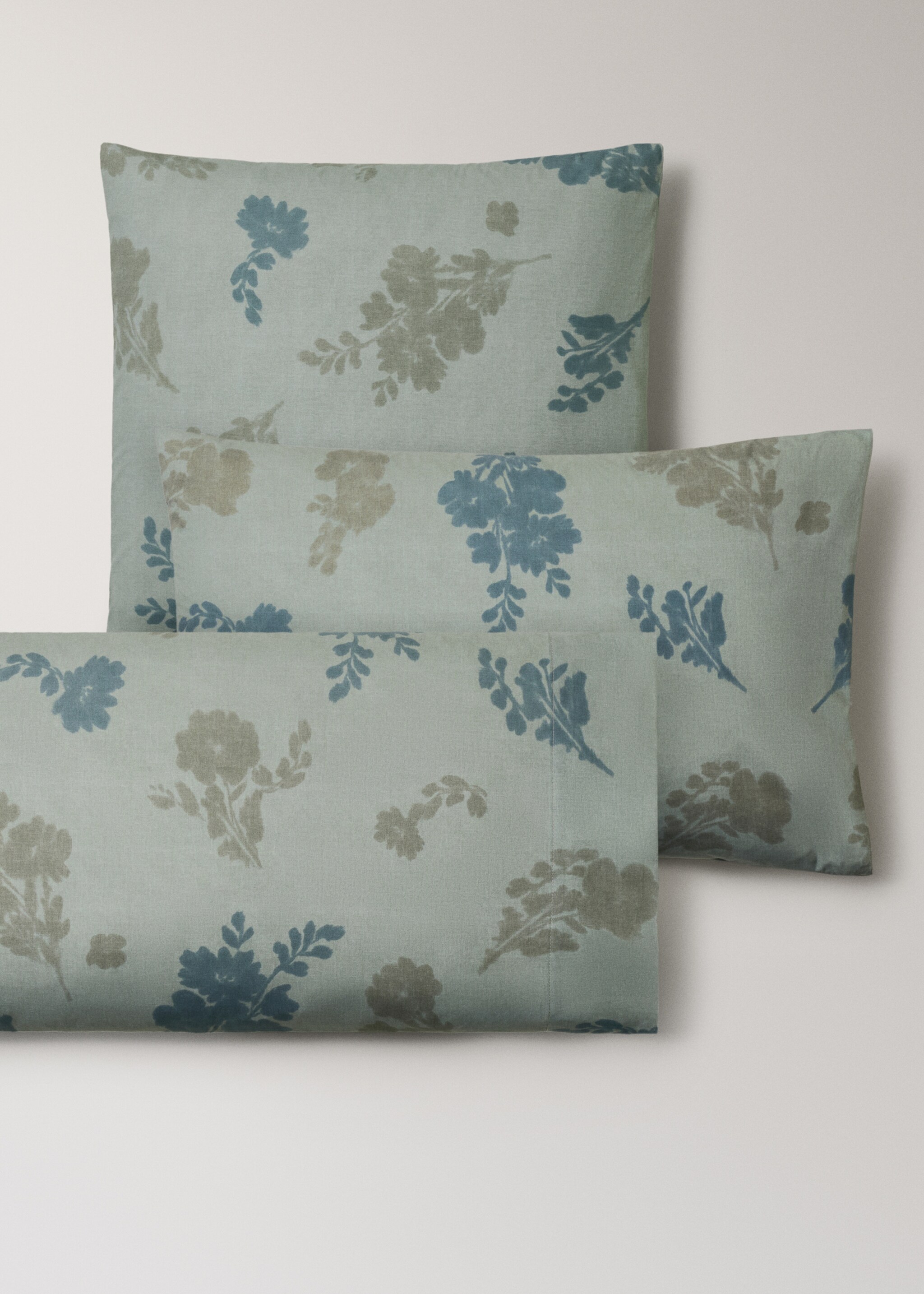 200 thread count cotton percale pillowcase with faded floral pattern 45x110 cm - Details of the article 3, Aqua Green. Ref: 17011611-00.