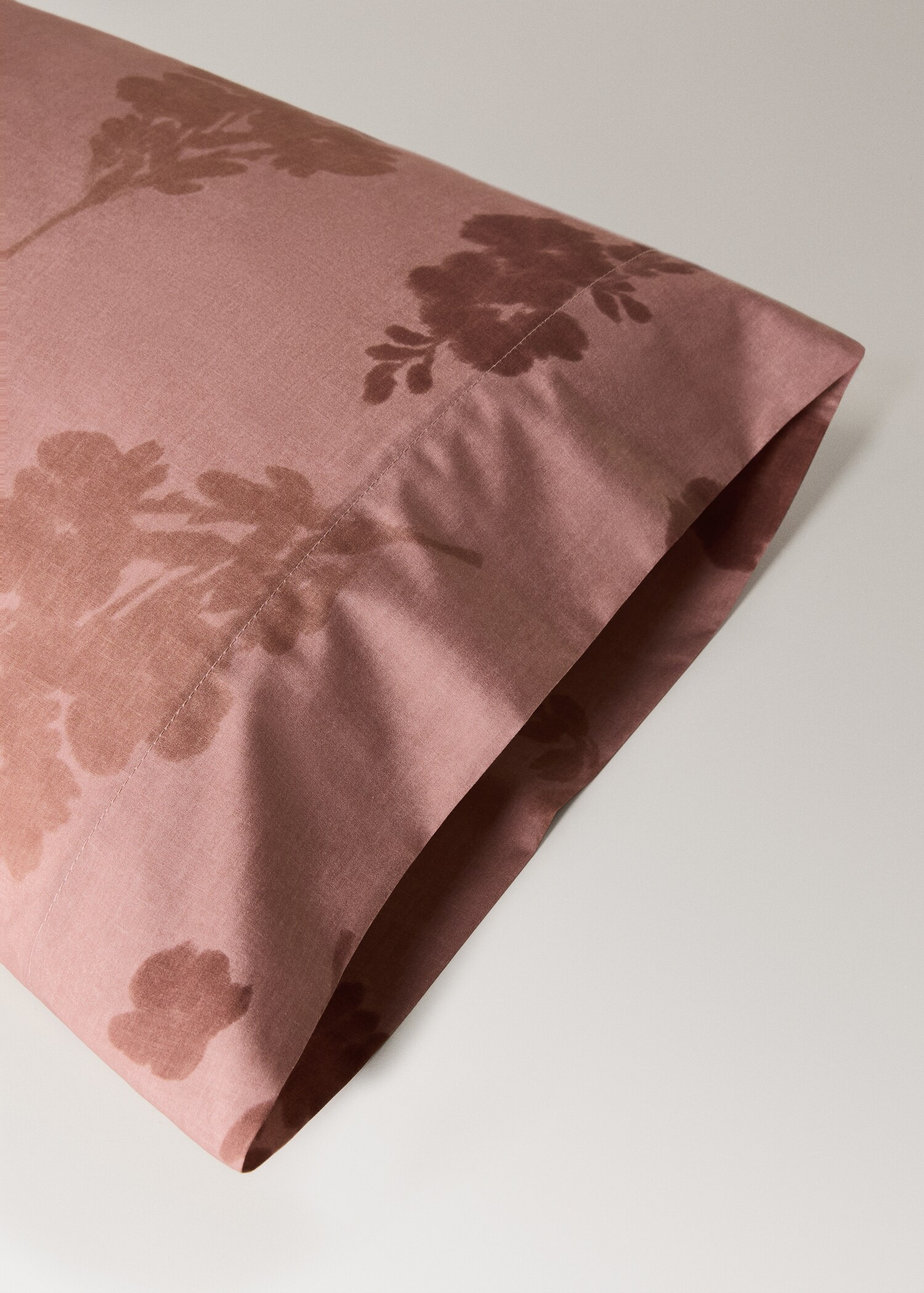 Percale cotton pillowcase with 200 thread count, blurred flower design, 45x110 cm - Details of the article 1
