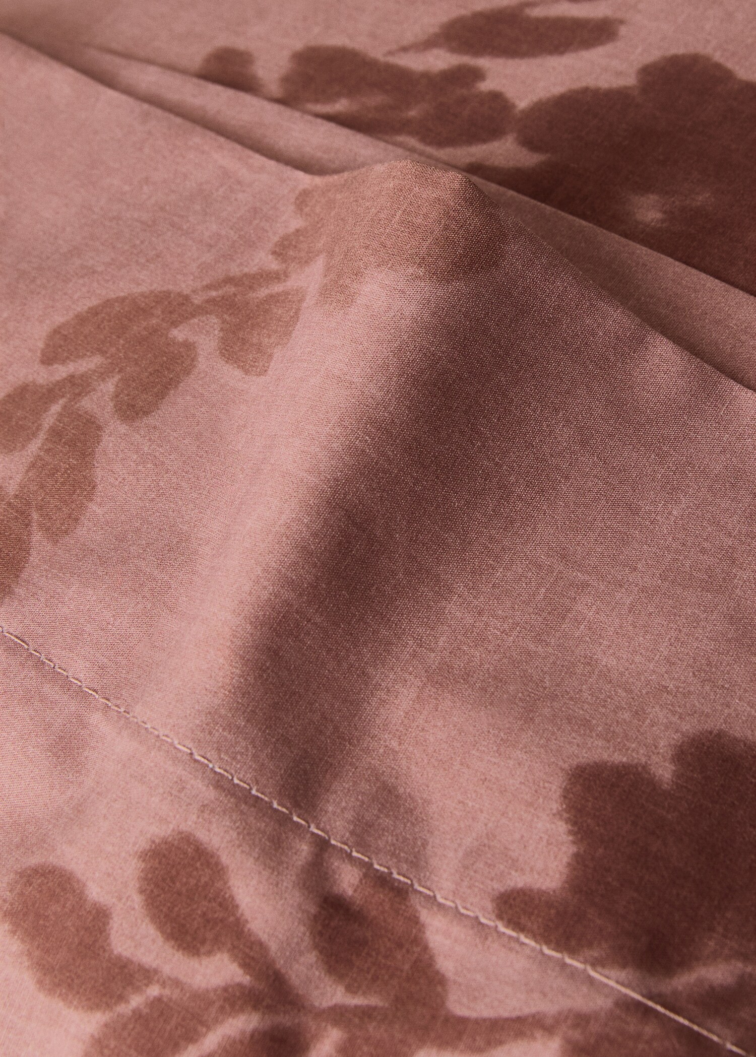 Percale cotton pillowcase with 200 thread count, blurred flower design, 45x110 cm - Details of the article 2