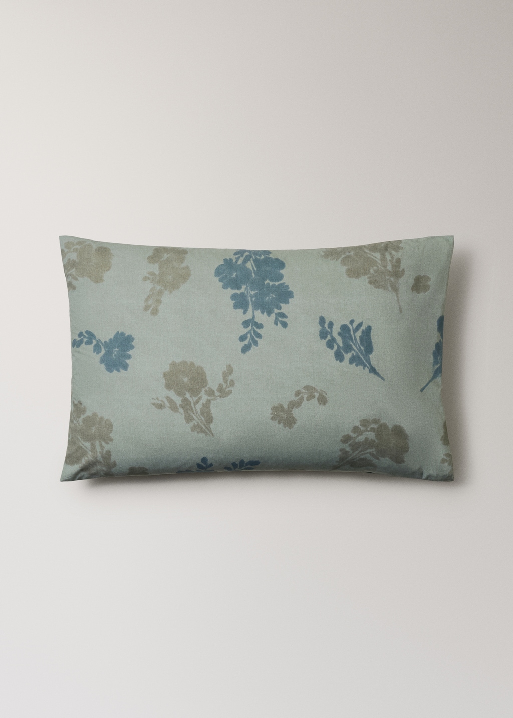 200-thread count percale cotton pillowcase with blurred floral print 50x75 cm