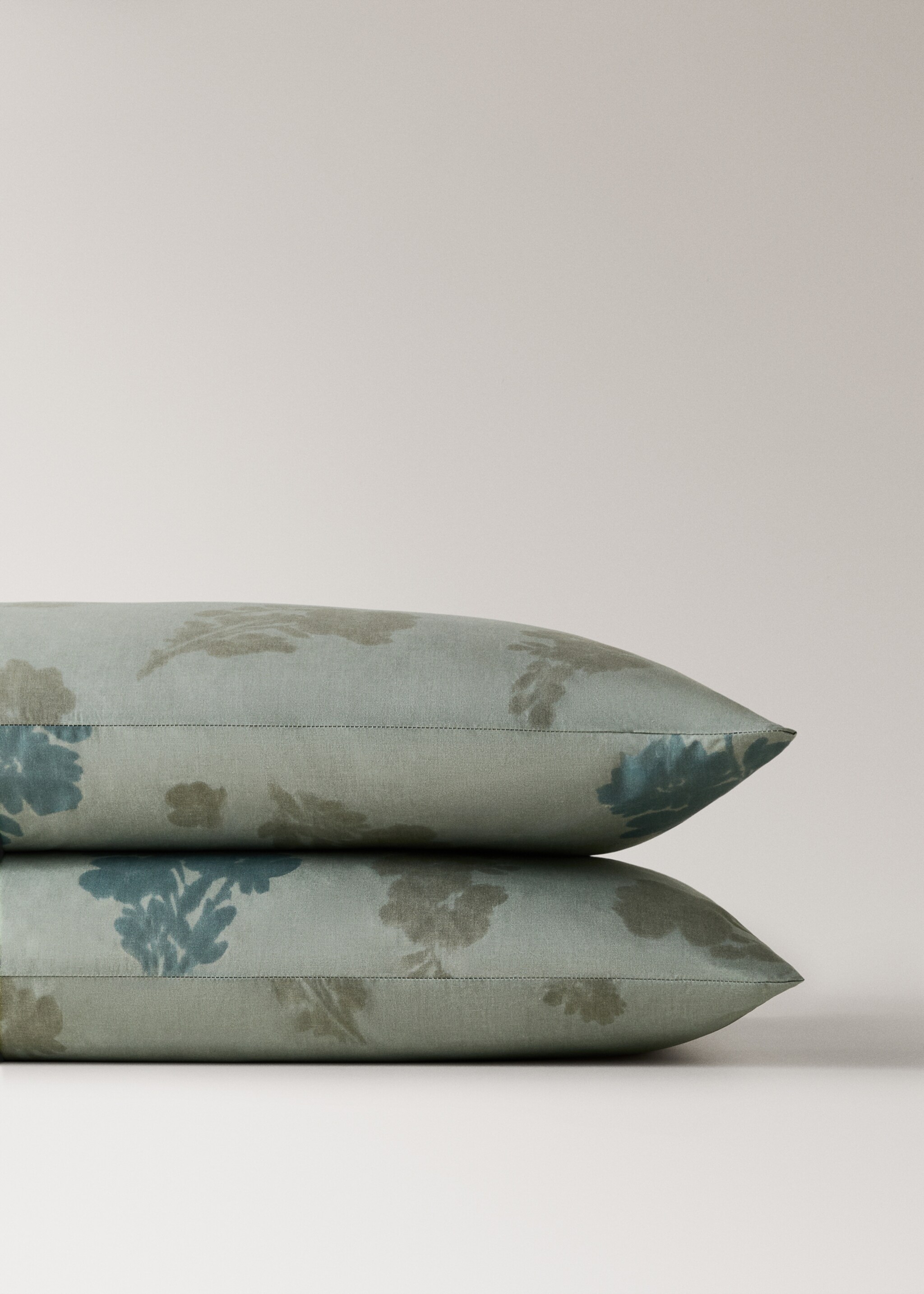 200 thread count cotton percale pillowcase with faded floral pattern 50x75 cm - Details of the article 1, Aqua Green. Ref: 17011612-00.