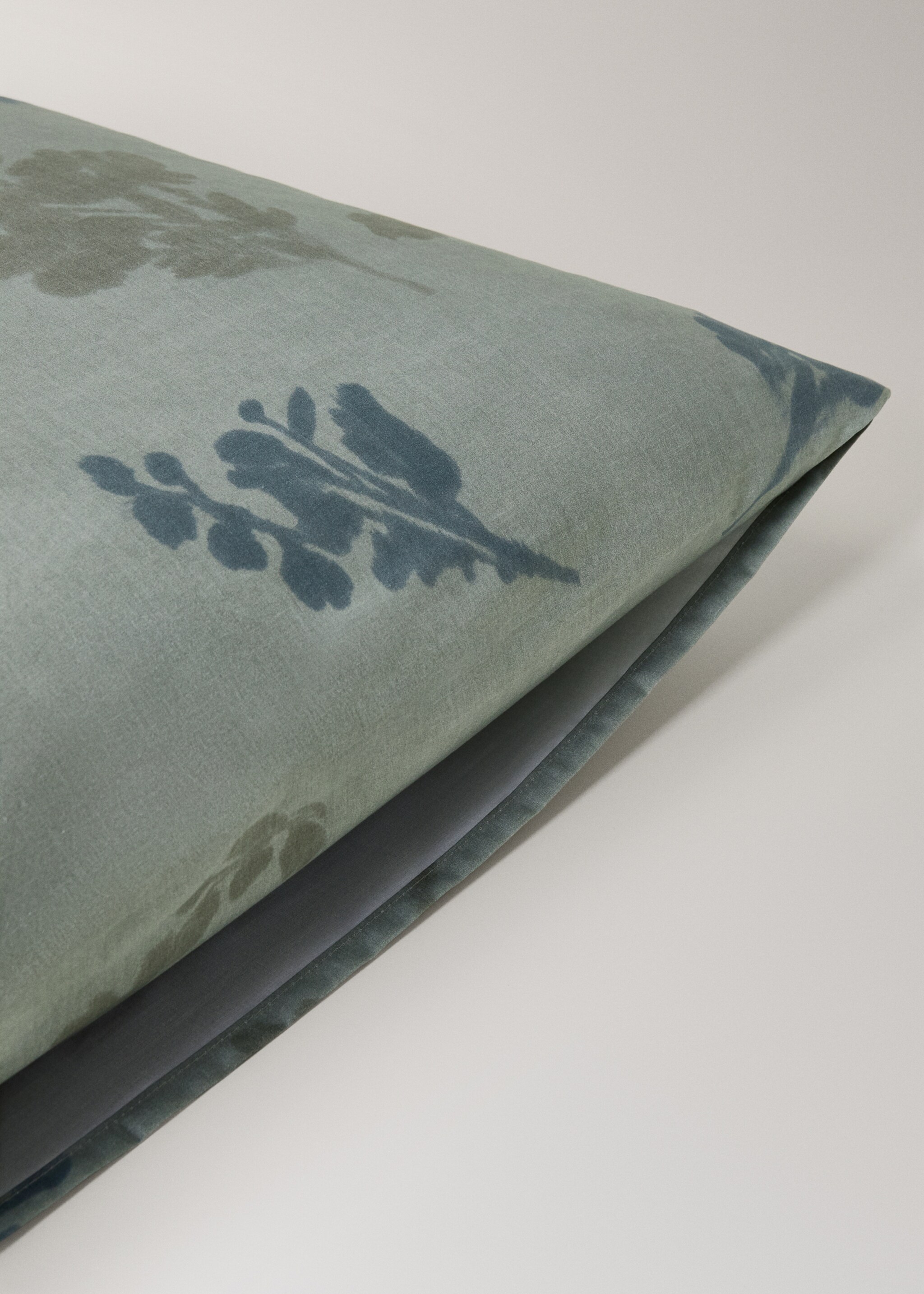 200 thread count cotton percale pillowcase with faded floral pattern 50x75 cm - Details of the article 2, Aqua Green. Ref: 17011612-00.