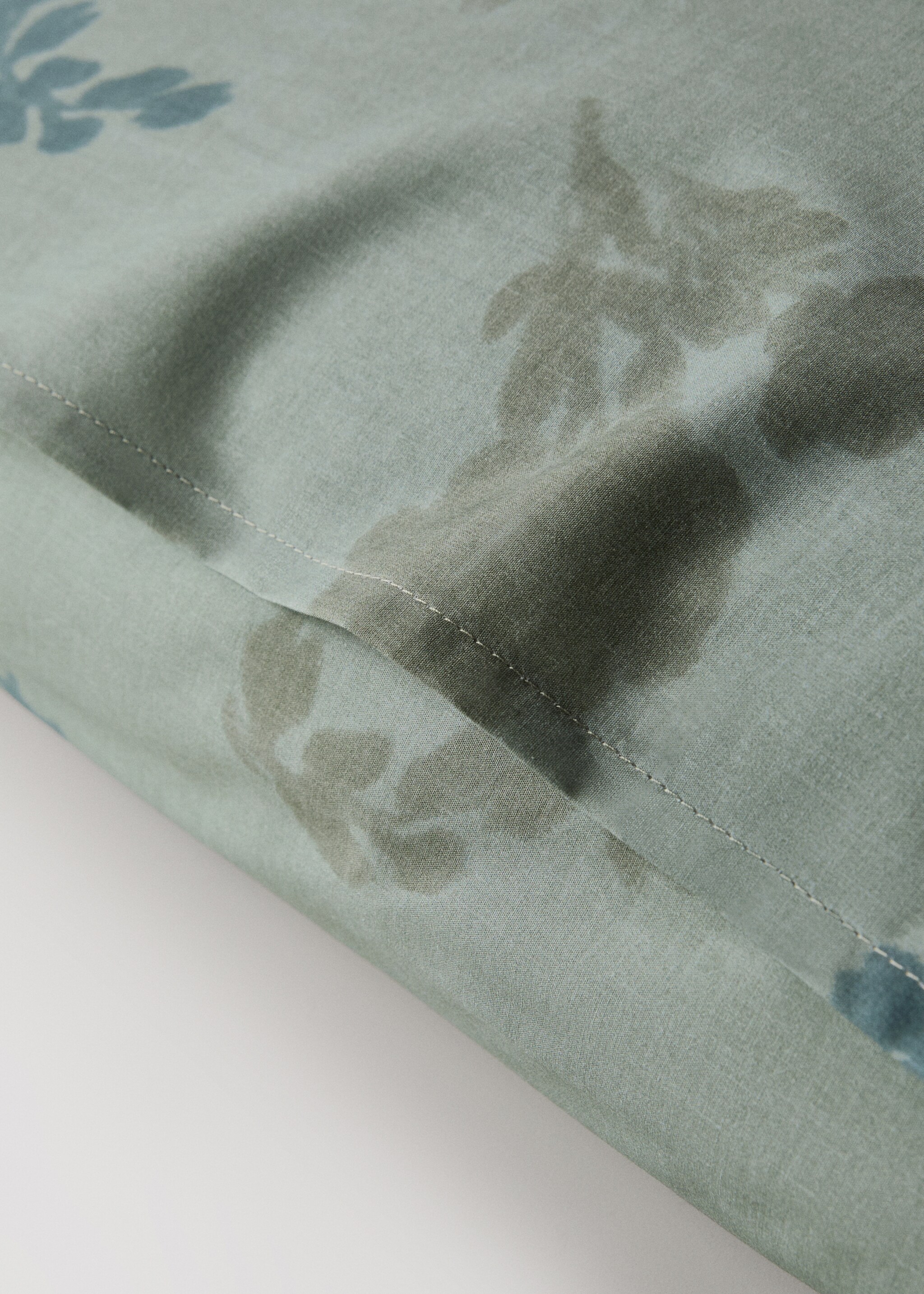200 thread count cotton percale pillowcase with faded floral pattern 50x75 cm - Details of the article 3, Aqua Green. Ref: 17011612-00.